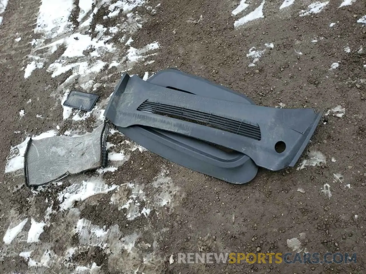13 Photograph of a damaged car LRWYGDEE9RC639688 TESLA MODEL Y 2024