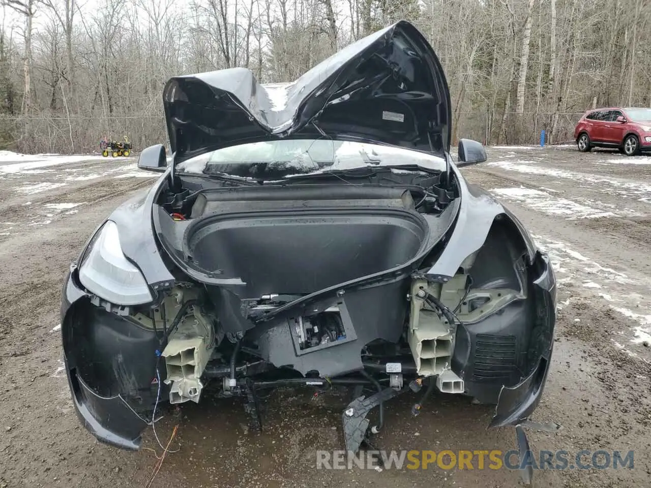 5 Photograph of a damaged car LRWYGDEE9RC639688 TESLA MODEL Y 2024