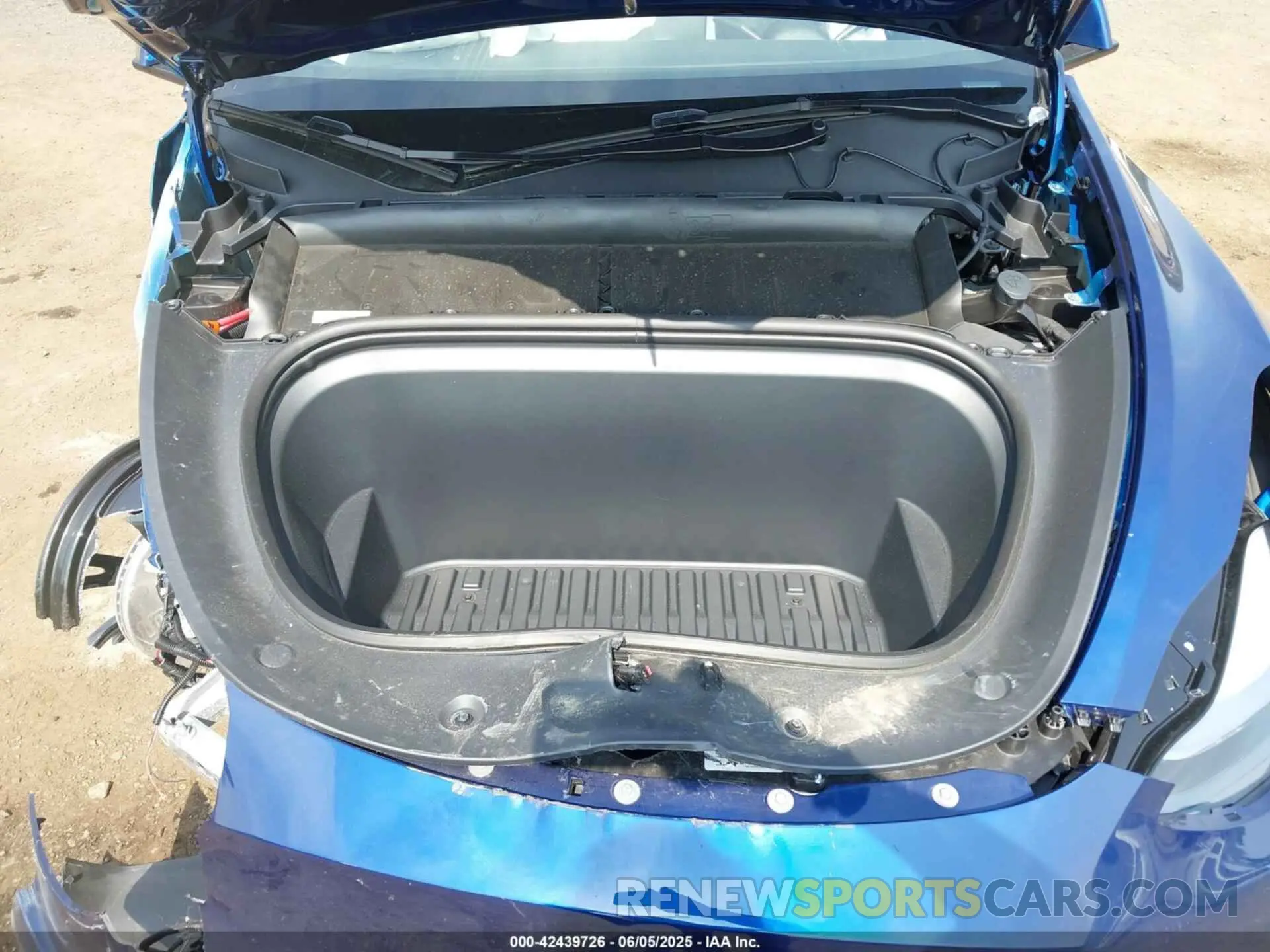 10 Photograph of a damaged car 7SAYGAEE1SF251030 TESLA MODEL Y 2025