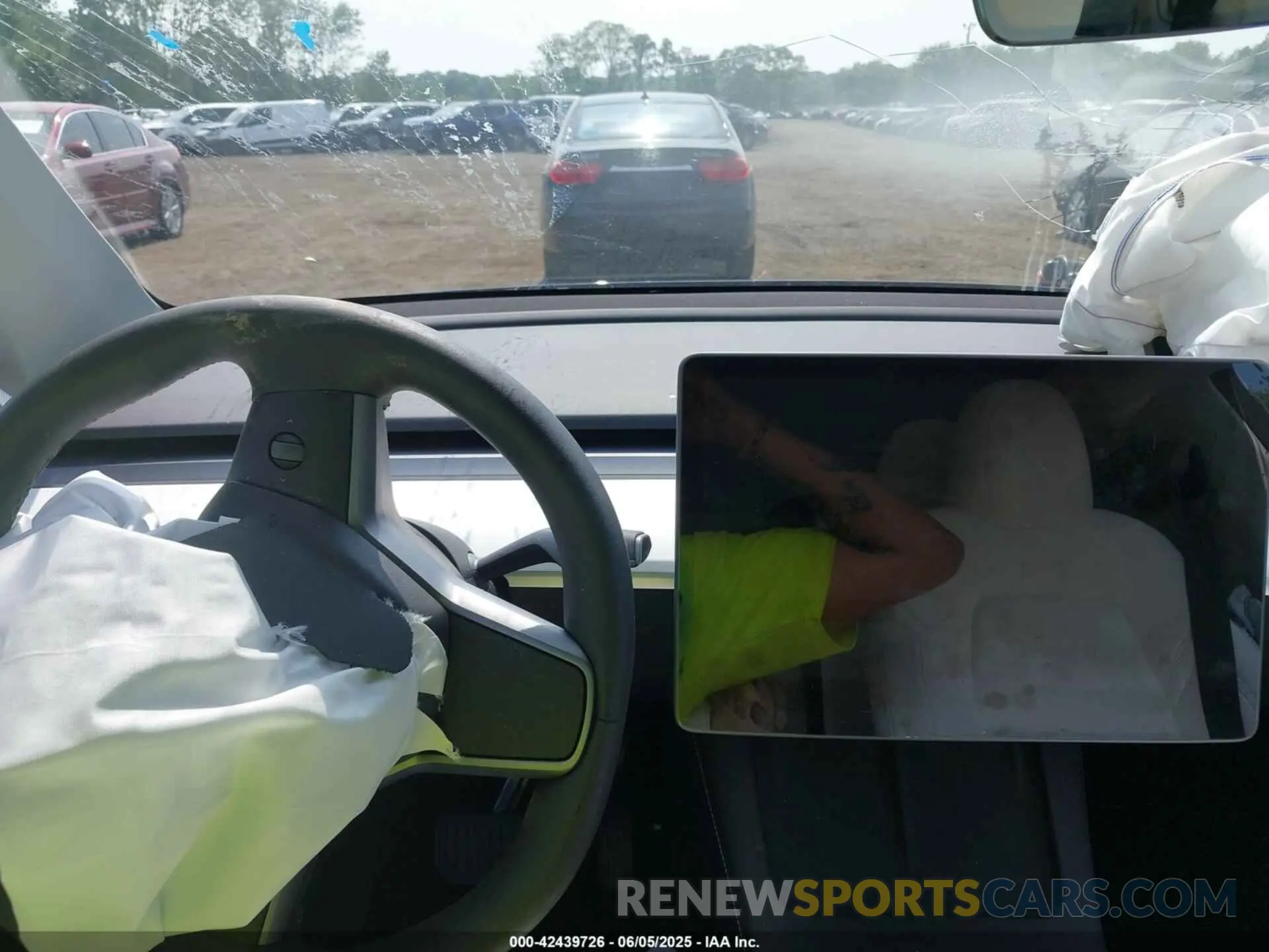 18 Photograph of a damaged car 7SAYGAEE1SF251030 TESLA MODEL Y 2025