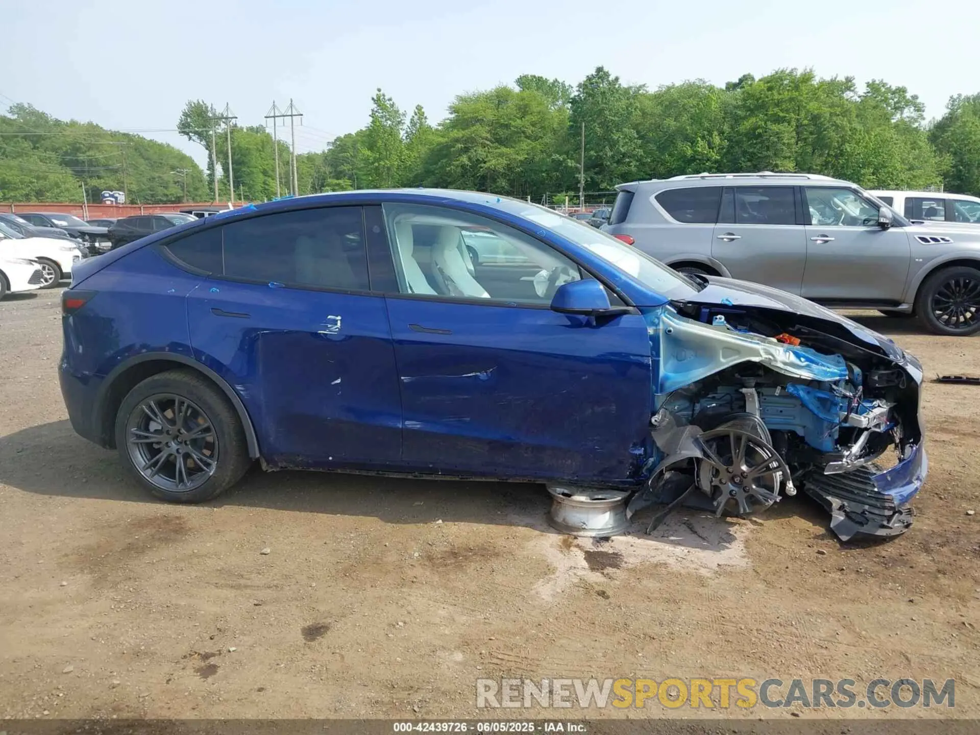 19 Photograph of a damaged car 7SAYGAEE1SF251030 TESLA MODEL Y 2025