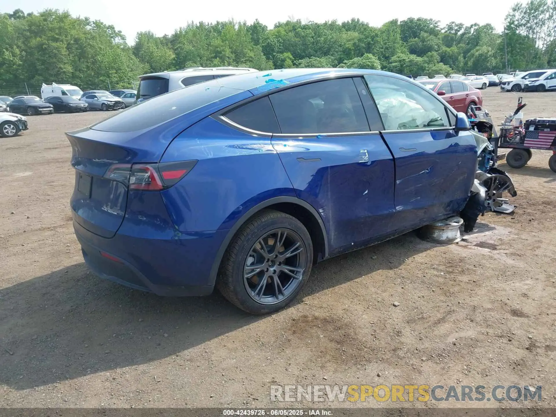4 Photograph of a damaged car 7SAYGAEE1SF251030 TESLA MODEL Y 2025