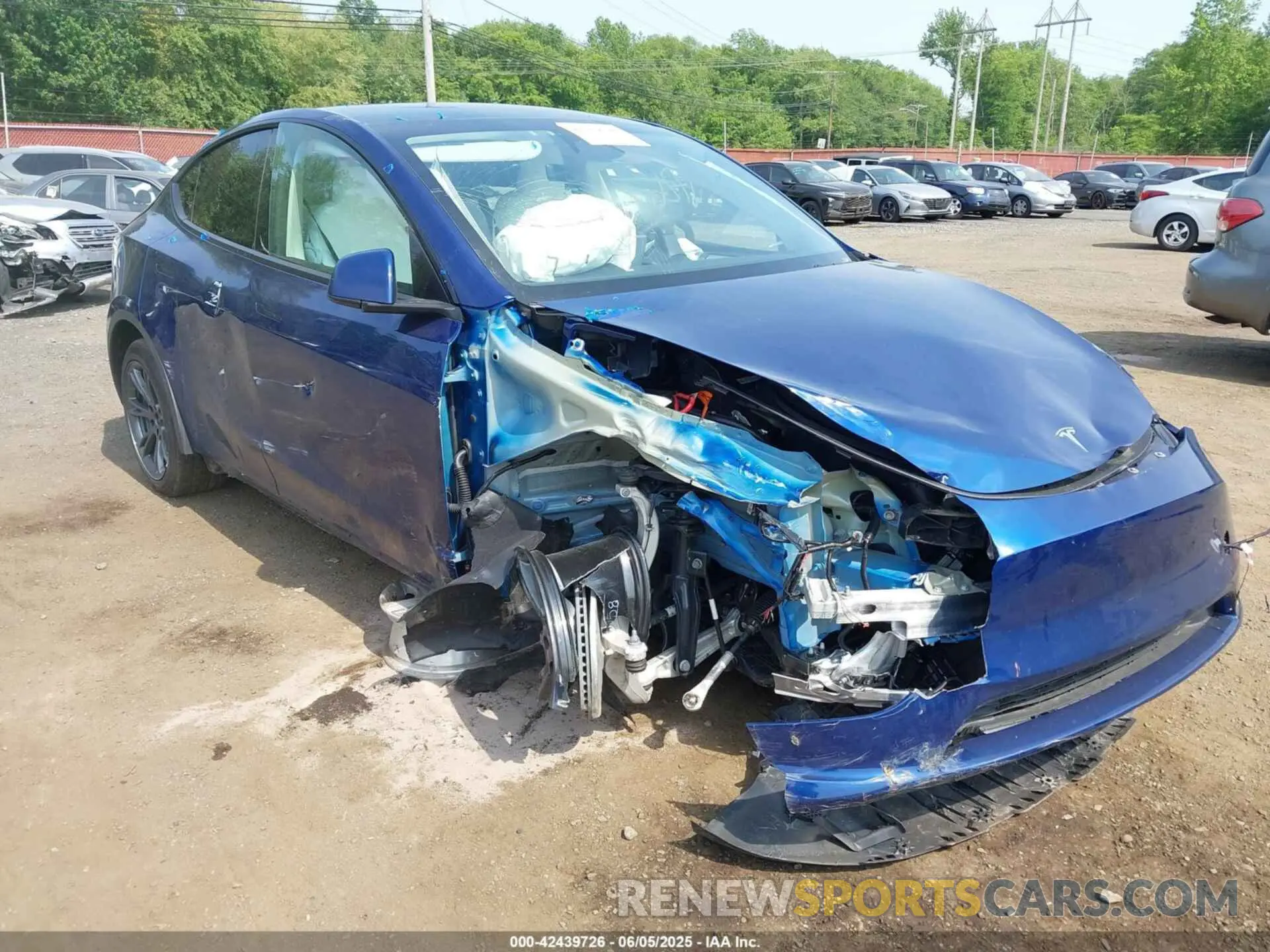 6 Photograph of a damaged car 7SAYGAEE1SF251030 TESLA MODEL Y 2025