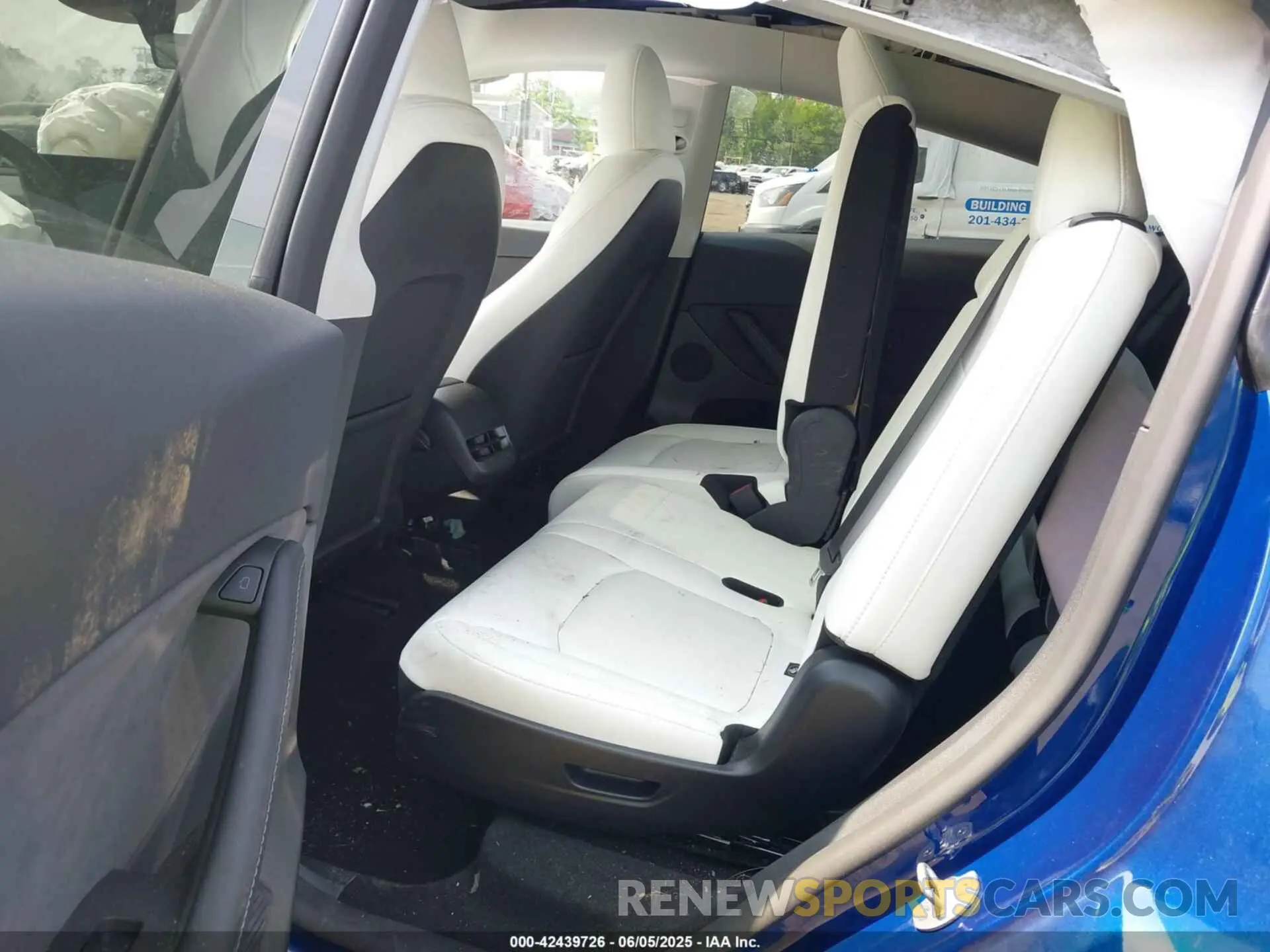 8 Photograph of a damaged car 7SAYGAEE1SF251030 TESLA MODEL Y 2025