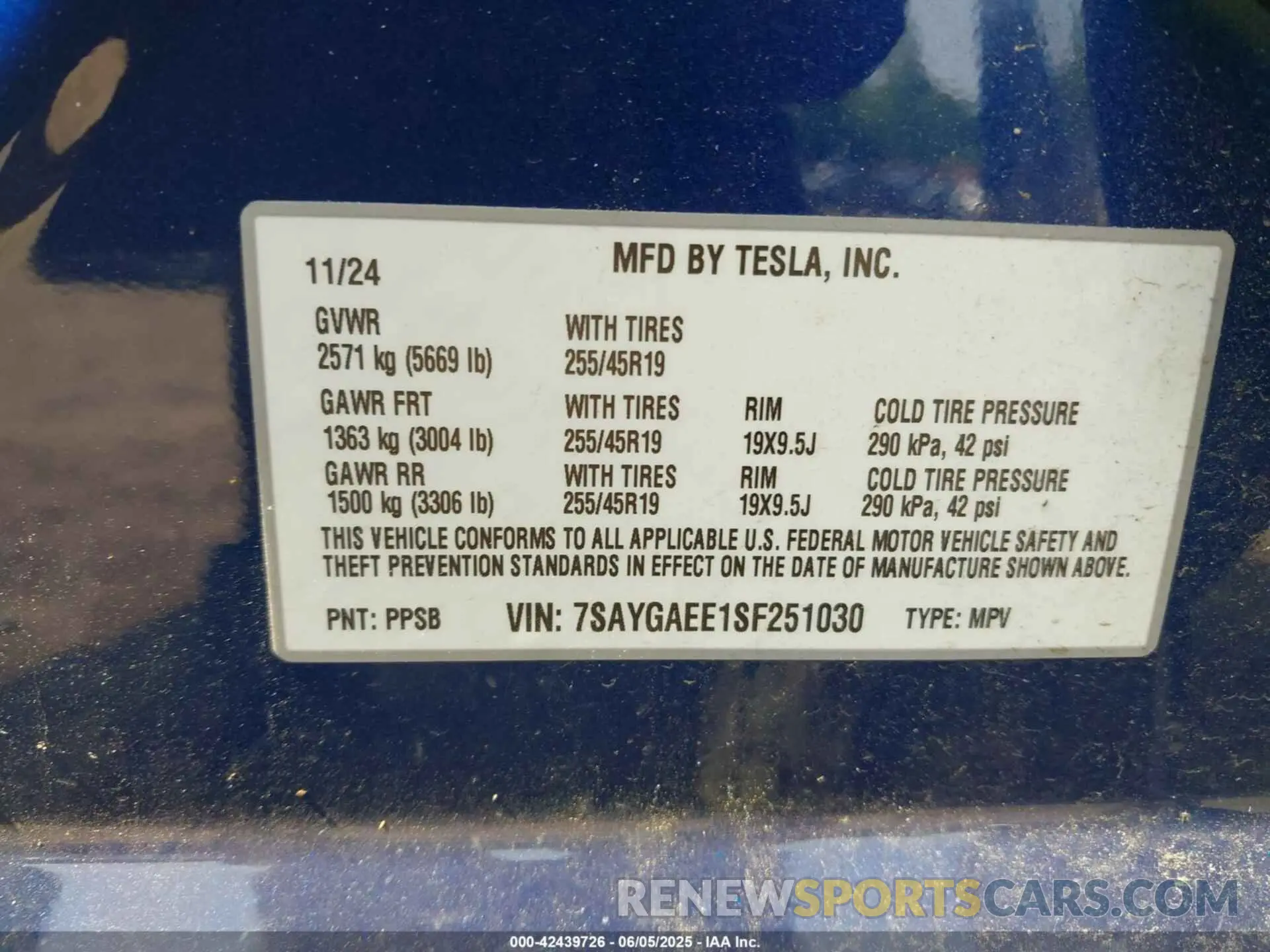 9 Photograph of a damaged car 7SAYGAEE1SF251030 TESLA MODEL Y 2025