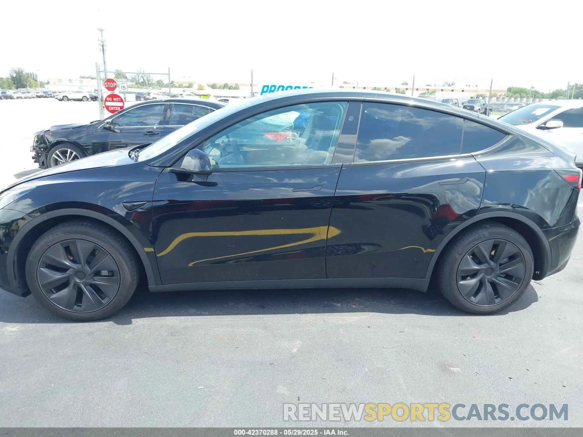 13 Photograph of a damaged car 7SAYGAEE1SF285937 TESLA MODEL Y 2025
