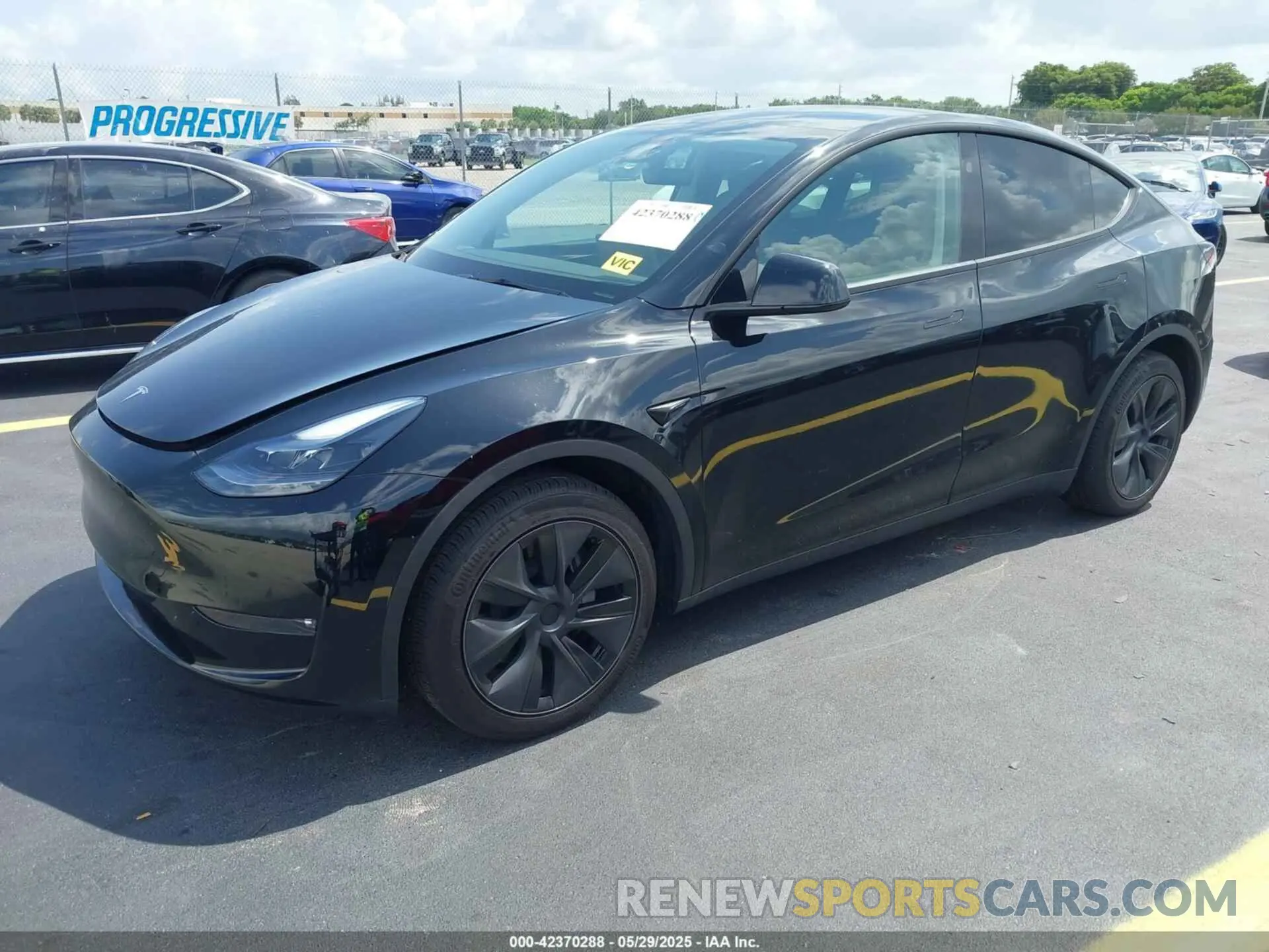 2 Photograph of a damaged car 7SAYGAEE1SF285937 TESLA MODEL Y 2025