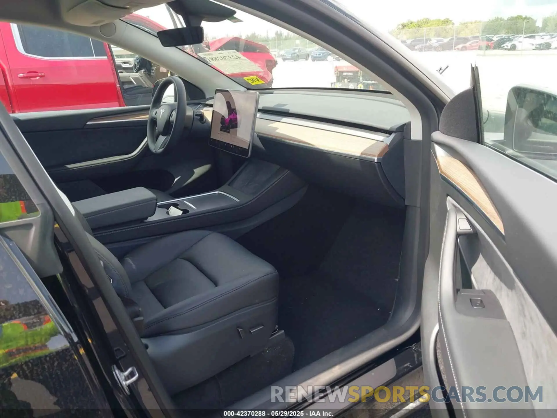 5 Photograph of a damaged car 7SAYGAEE1SF285937 TESLA MODEL Y 2025