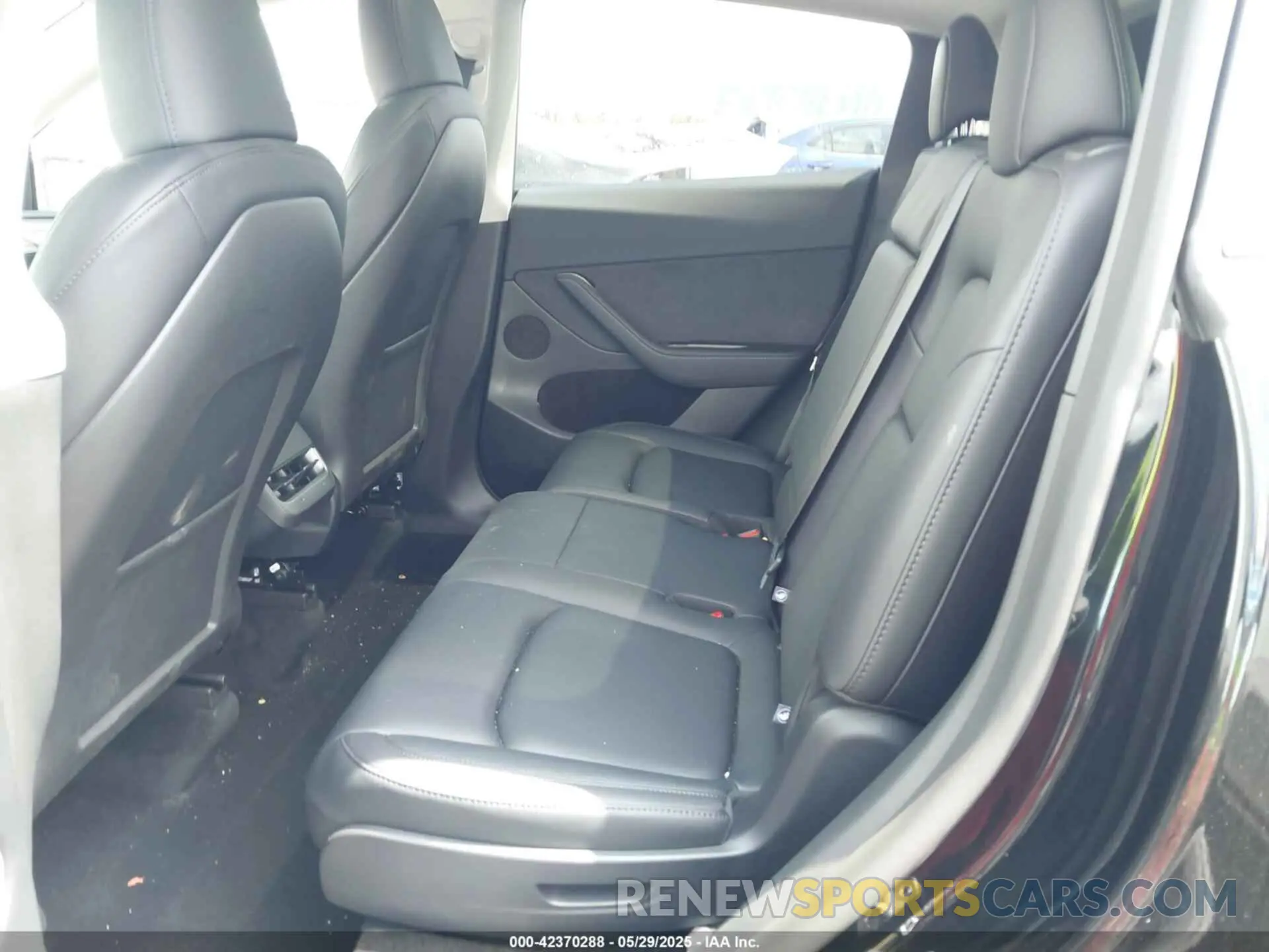 8 Photograph of a damaged car 7SAYGAEE1SF285937 TESLA MODEL Y 2025