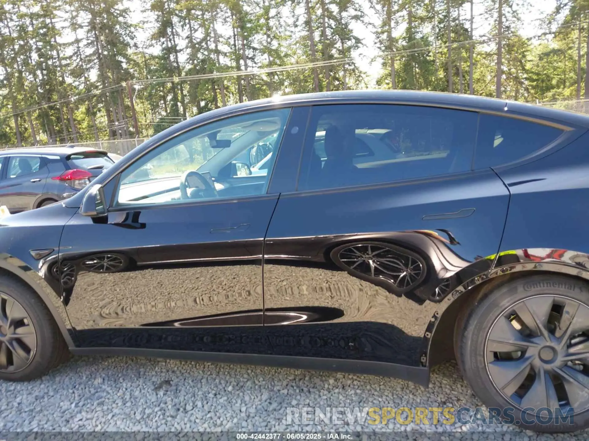 13 Photograph of a damaged car 7SAYGAEE2SF226962 TESLA MODEL Y 2025
