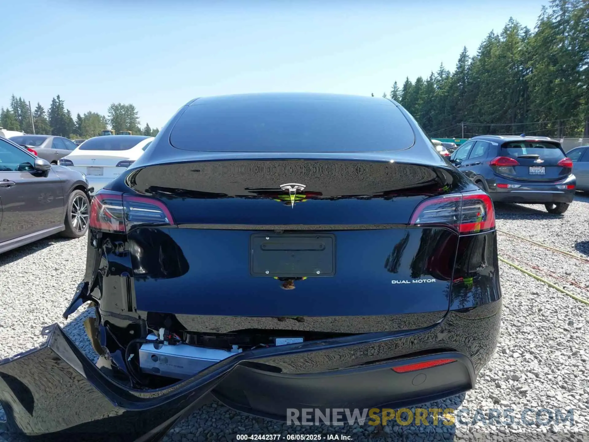15 Photograph of a damaged car 7SAYGAEE2SF226962 TESLA MODEL Y 2025