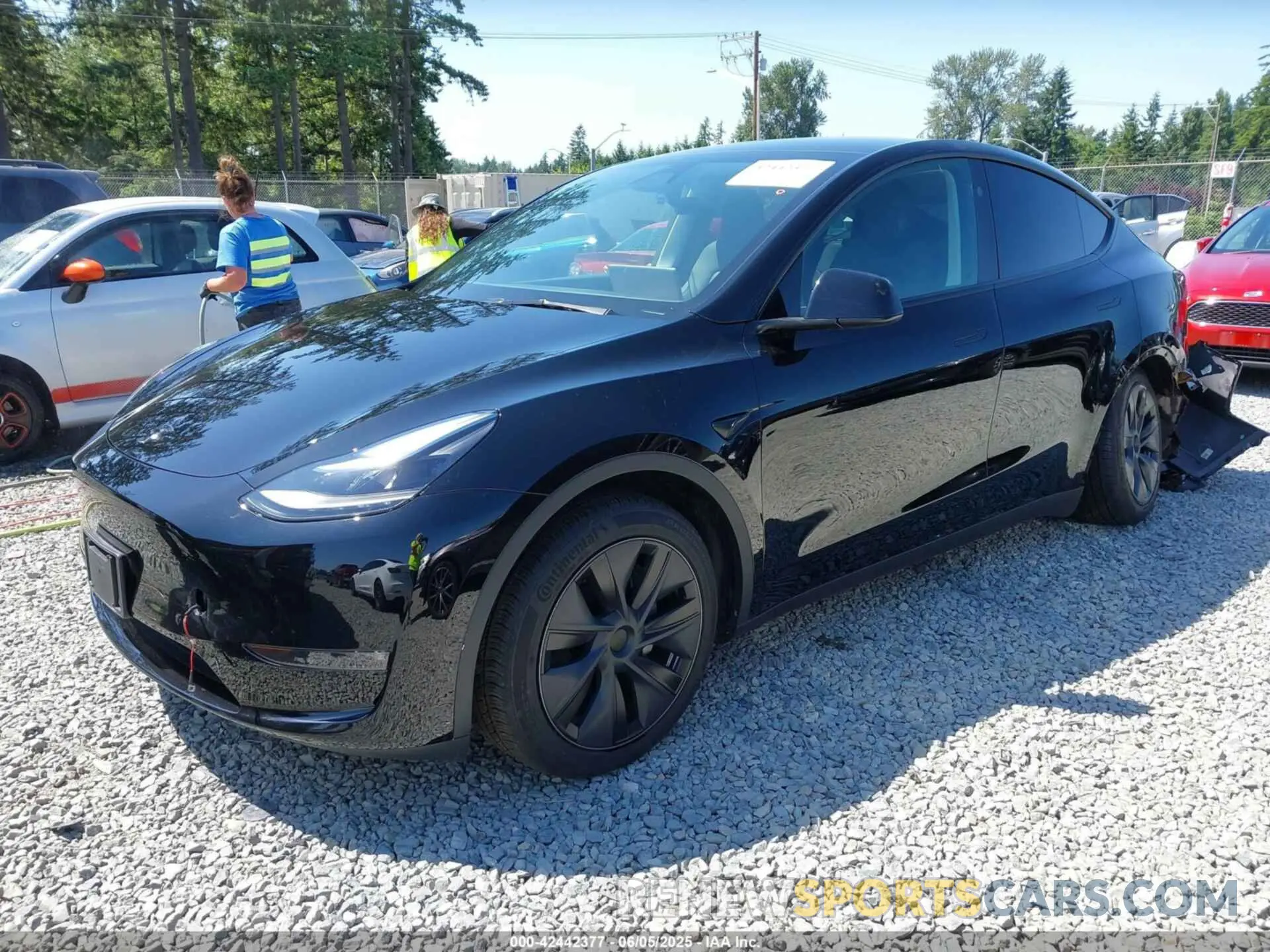 2 Photograph of a damaged car 7SAYGAEE2SF226962 TESLA MODEL Y 2025
