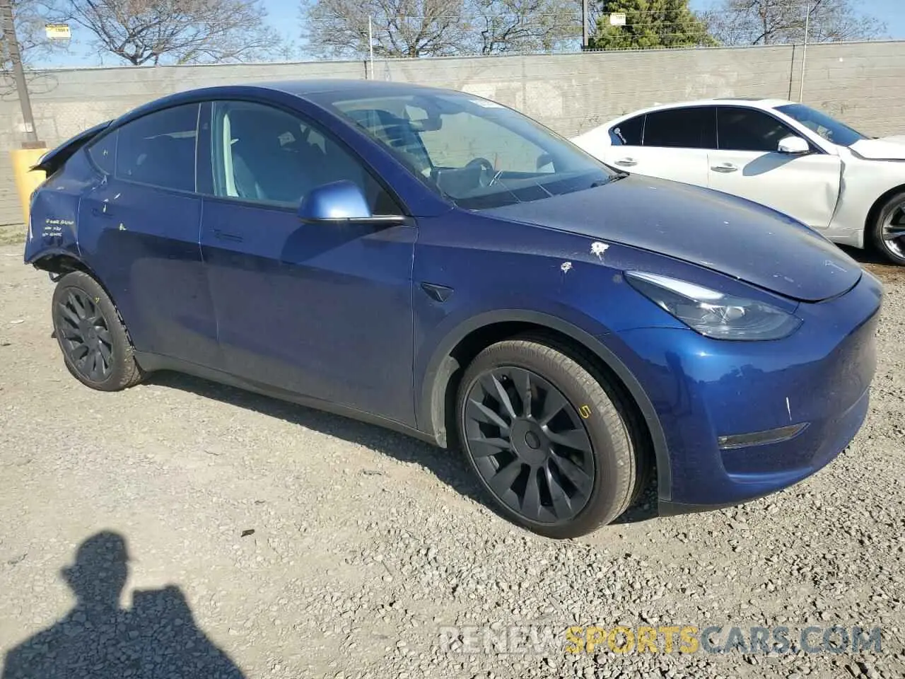 4 Photograph of a damaged car 7SAYGAEE3SF234326 TESLA MODEL Y 2025