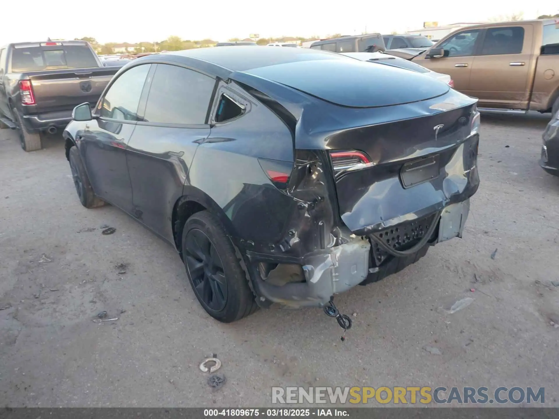 3 Photograph of a damaged car 7SAYGAEE3SF257640 TESLA MODEL Y 2025