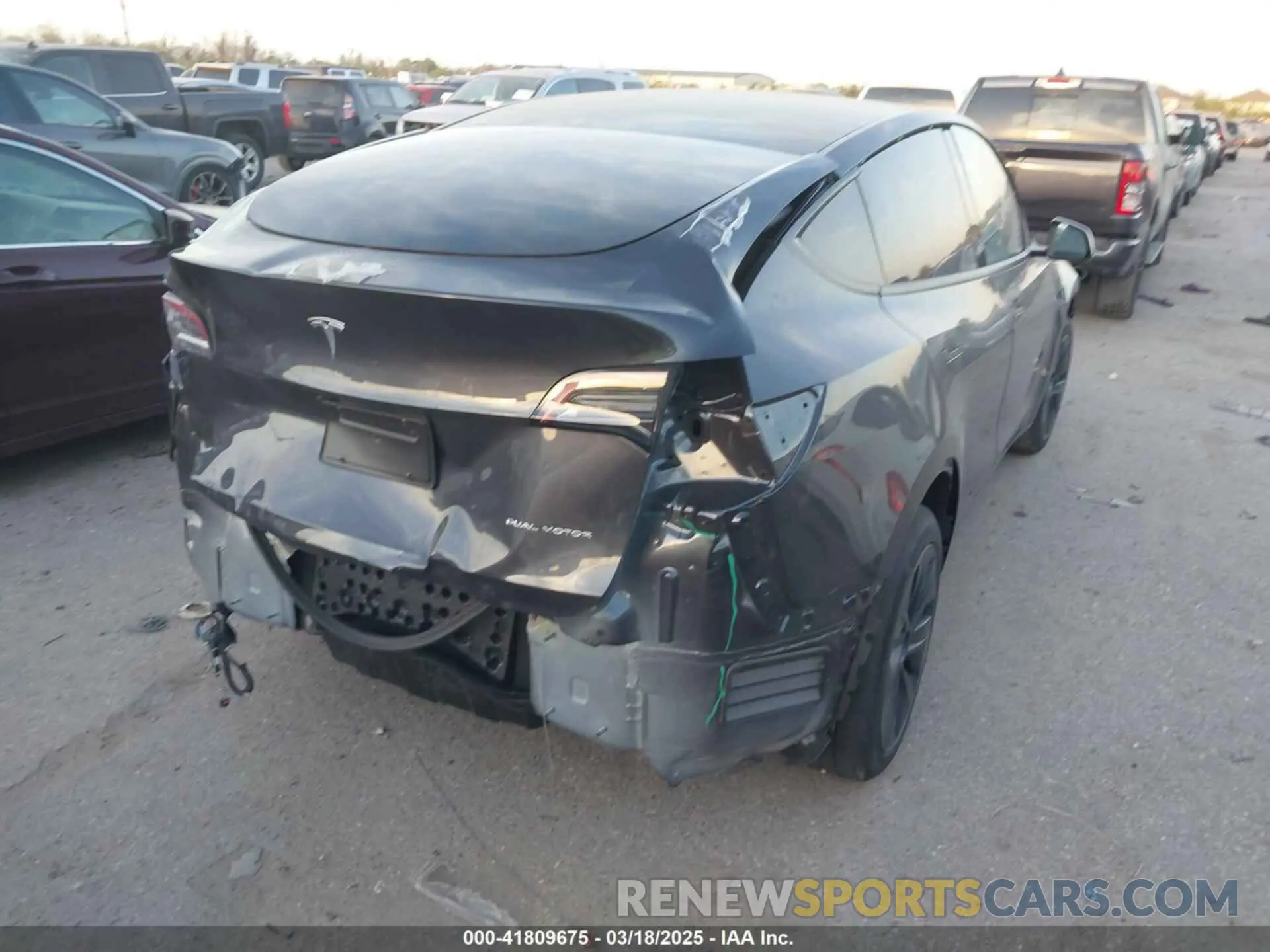 4 Photograph of a damaged car 7SAYGAEE3SF257640 TESLA MODEL Y 2025