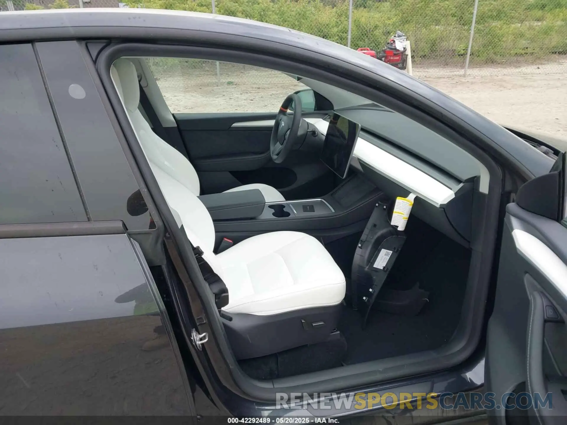 5 Photograph of a damaged car 7SAYGAEE3SF264491 TESLA MODEL Y 2025