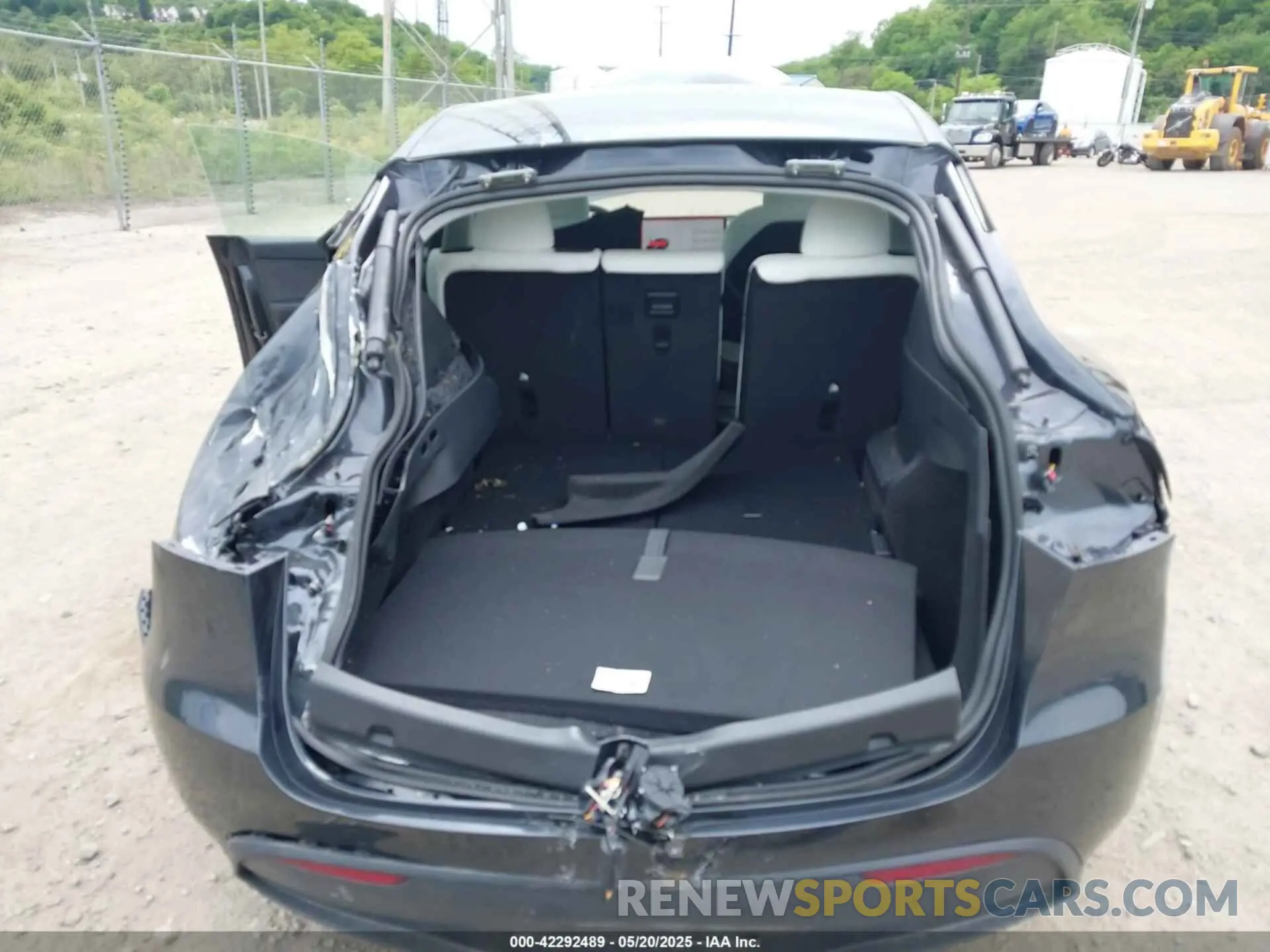 6 Photograph of a damaged car 7SAYGAEE3SF264491 TESLA MODEL Y 2025