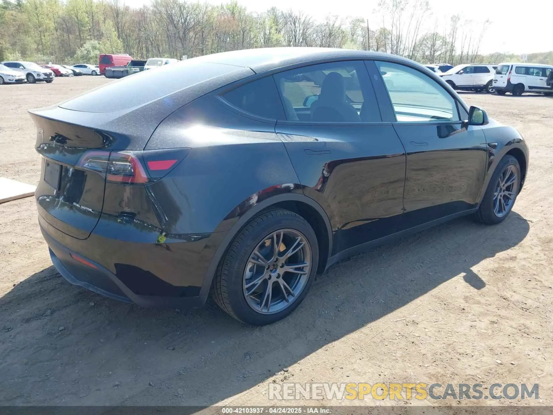 4 Photograph of a damaged car 7SAYGAEE5SF249006 TESLA MODEL Y 2025