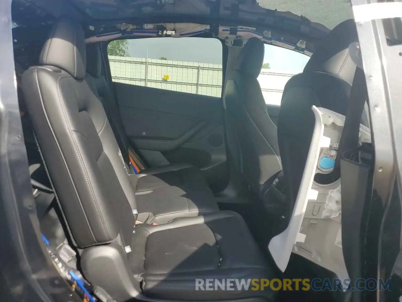 10 Photograph of a damaged car 7SAYGAEE8SF304175 TESLA MODEL Y 2025