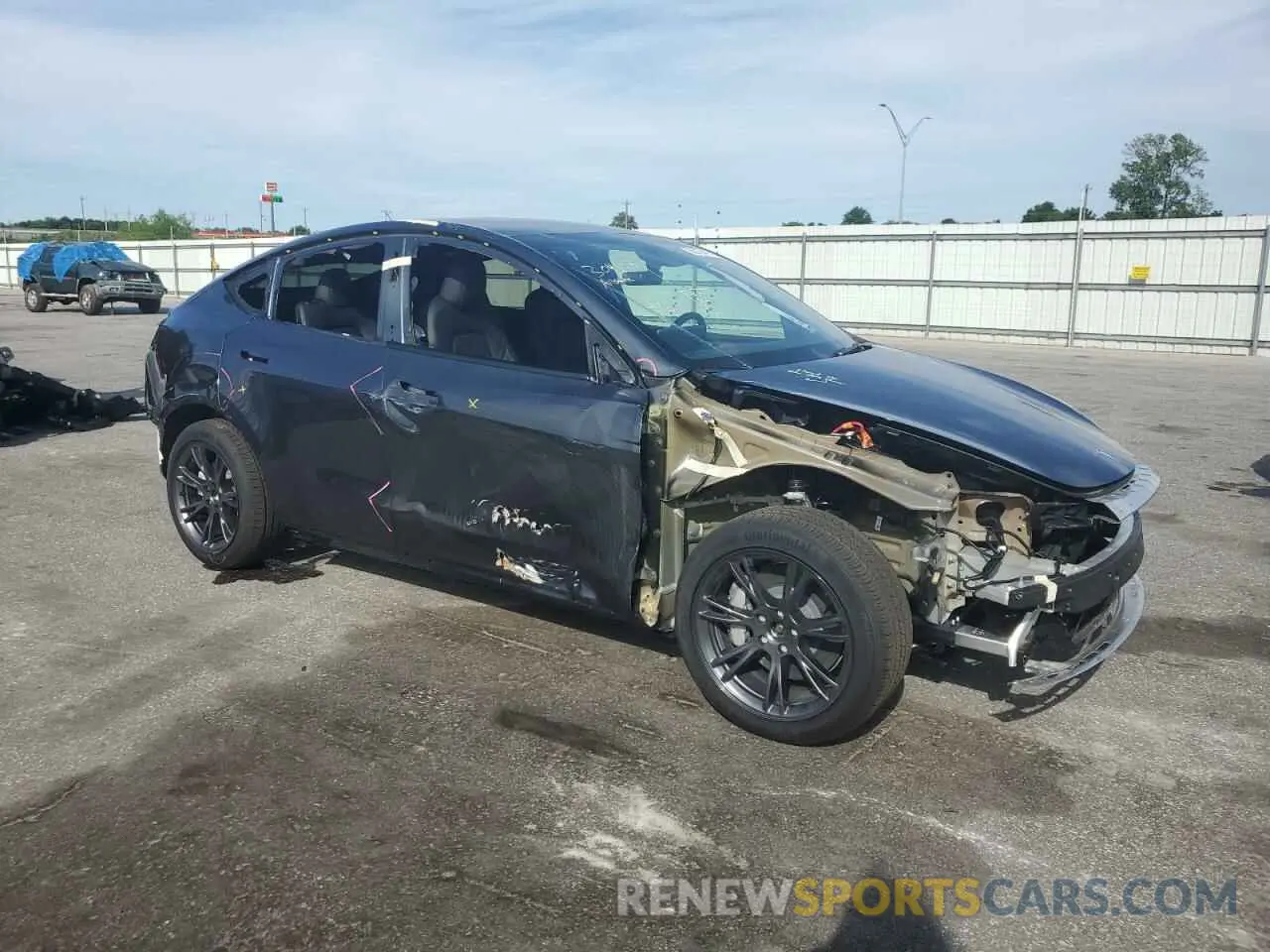 4 Photograph of a damaged car 7SAYGAEE8SF304175 TESLA MODEL Y 2025