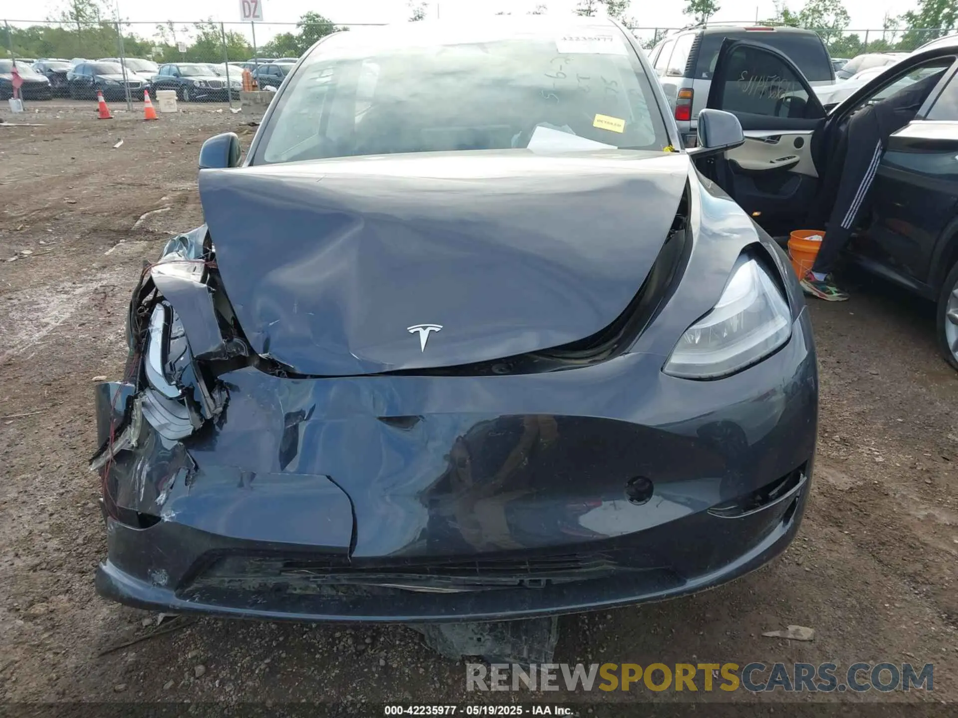 11 Photograph of a damaged car 7SAYGAEE9SF287905 TESLA MODEL Y 2025