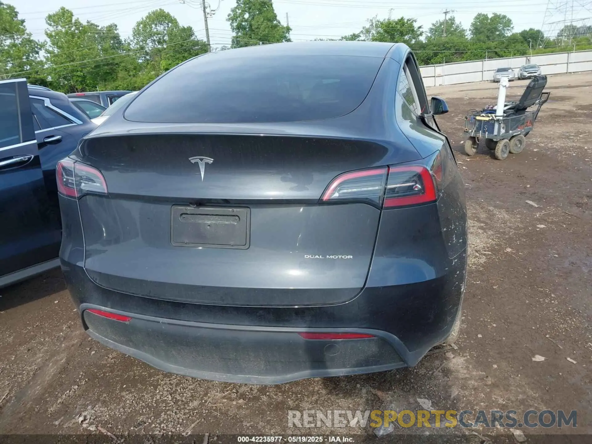 15 Photograph of a damaged car 7SAYGAEE9SF287905 TESLA MODEL Y 2025
