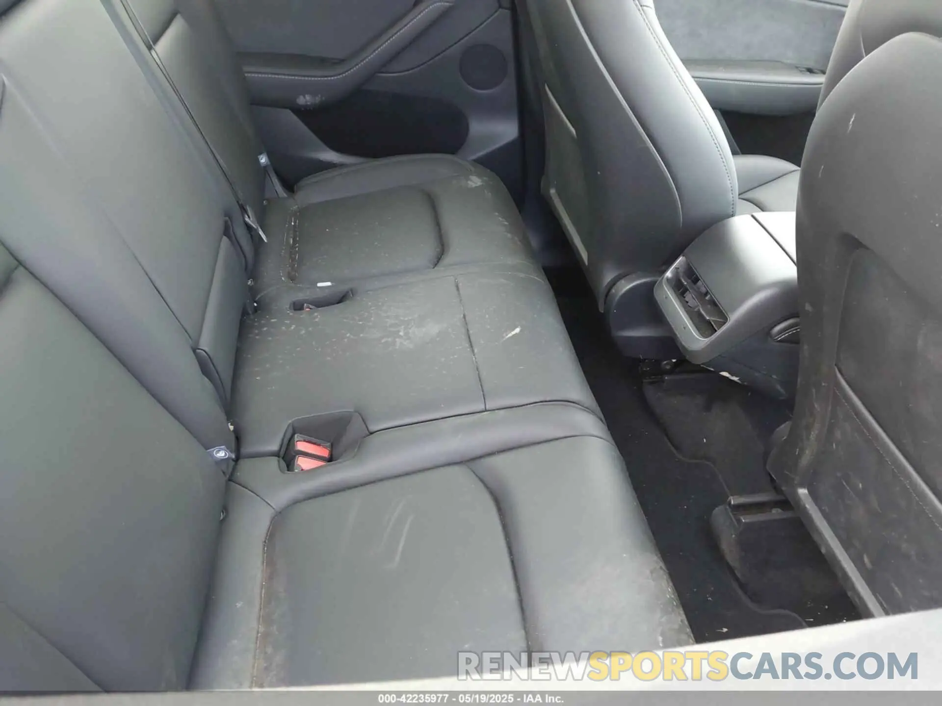 8 Photograph of a damaged car 7SAYGAEE9SF287905 TESLA MODEL Y 2025