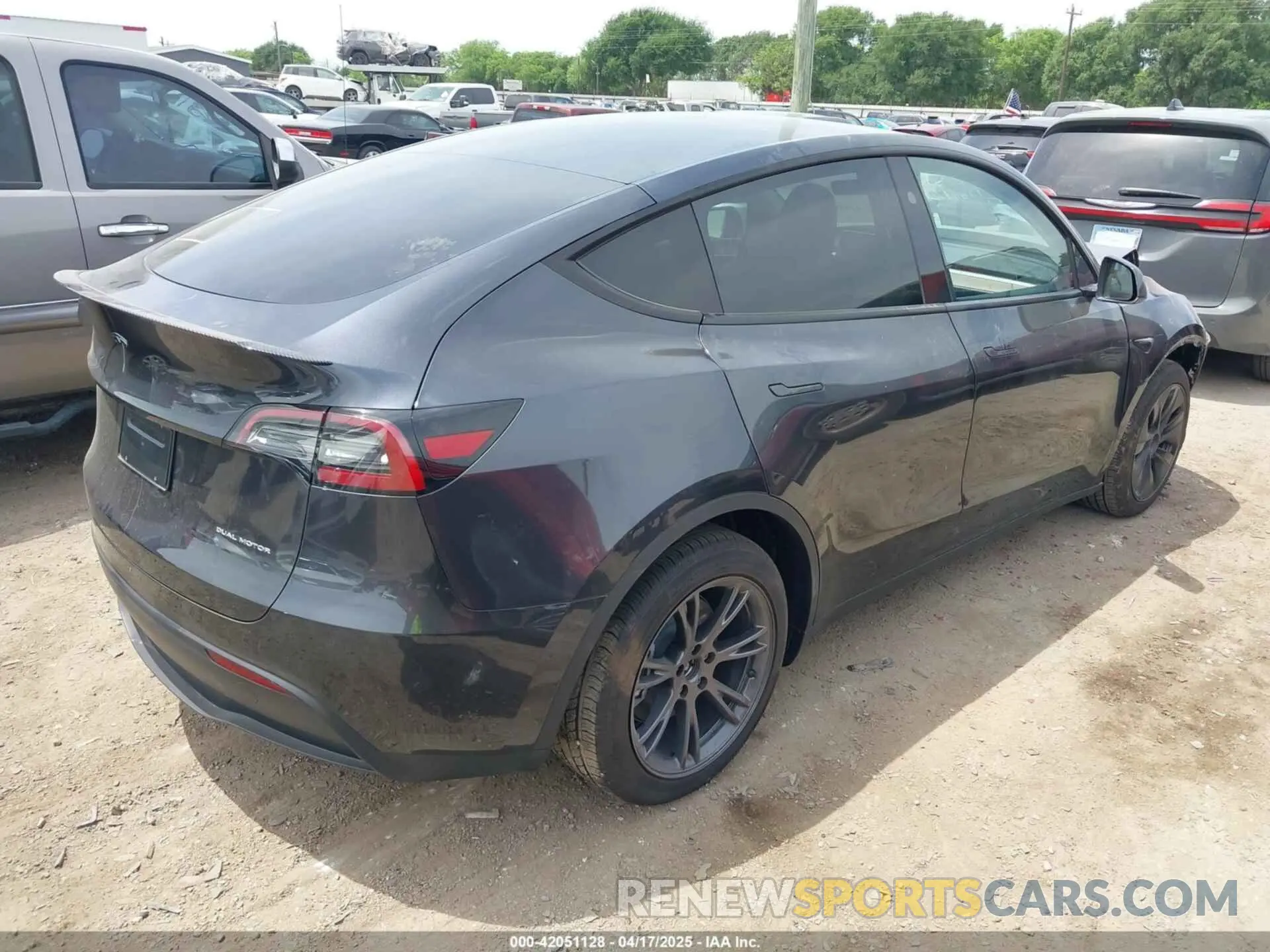4 Photograph of a damaged car 7SAYGAEE9SF304797 TESLA MODEL Y 2025