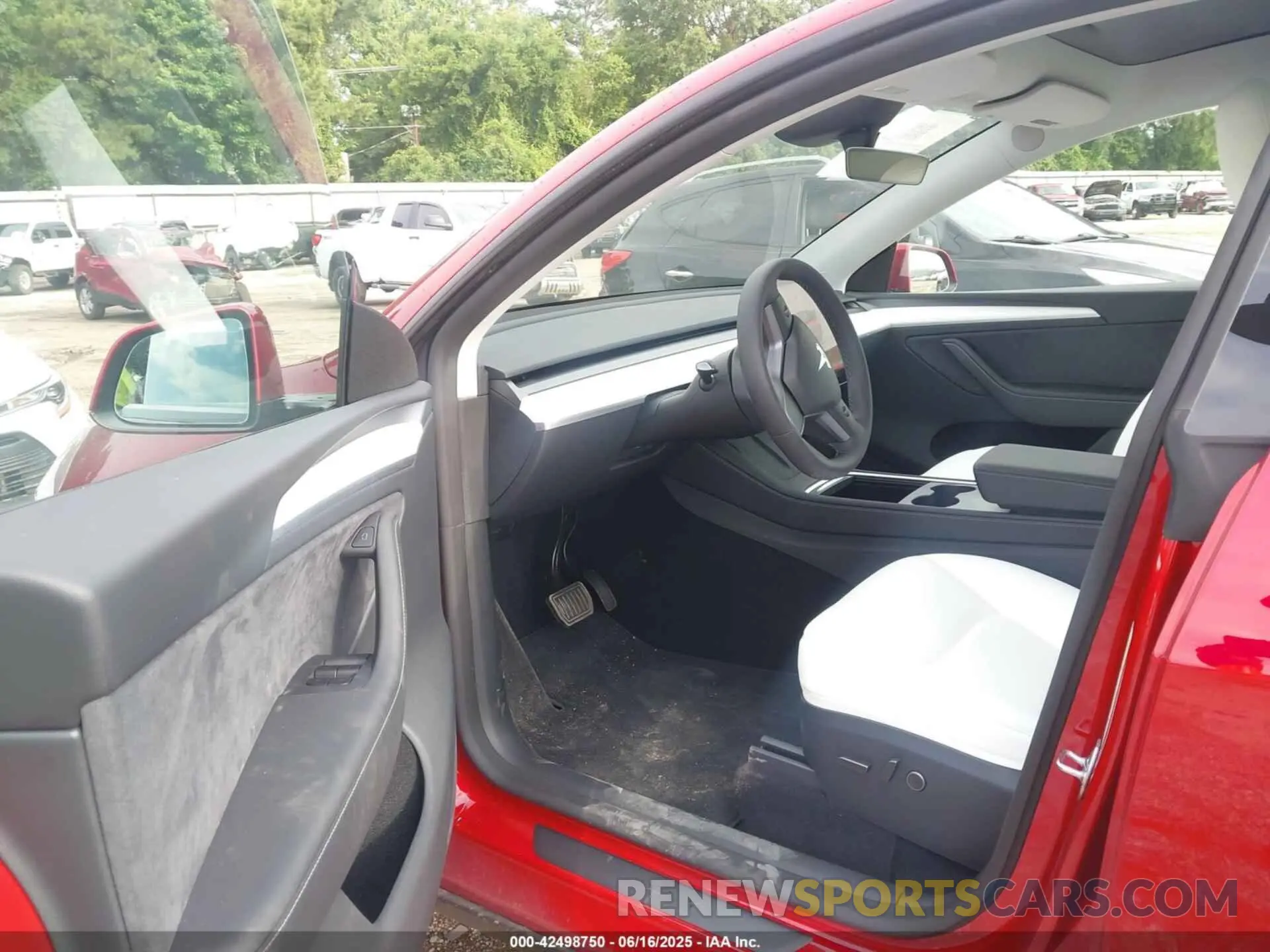 5 Photograph of a damaged car 7SAYGDED0SA356020 TESLA MODEL Y 2025