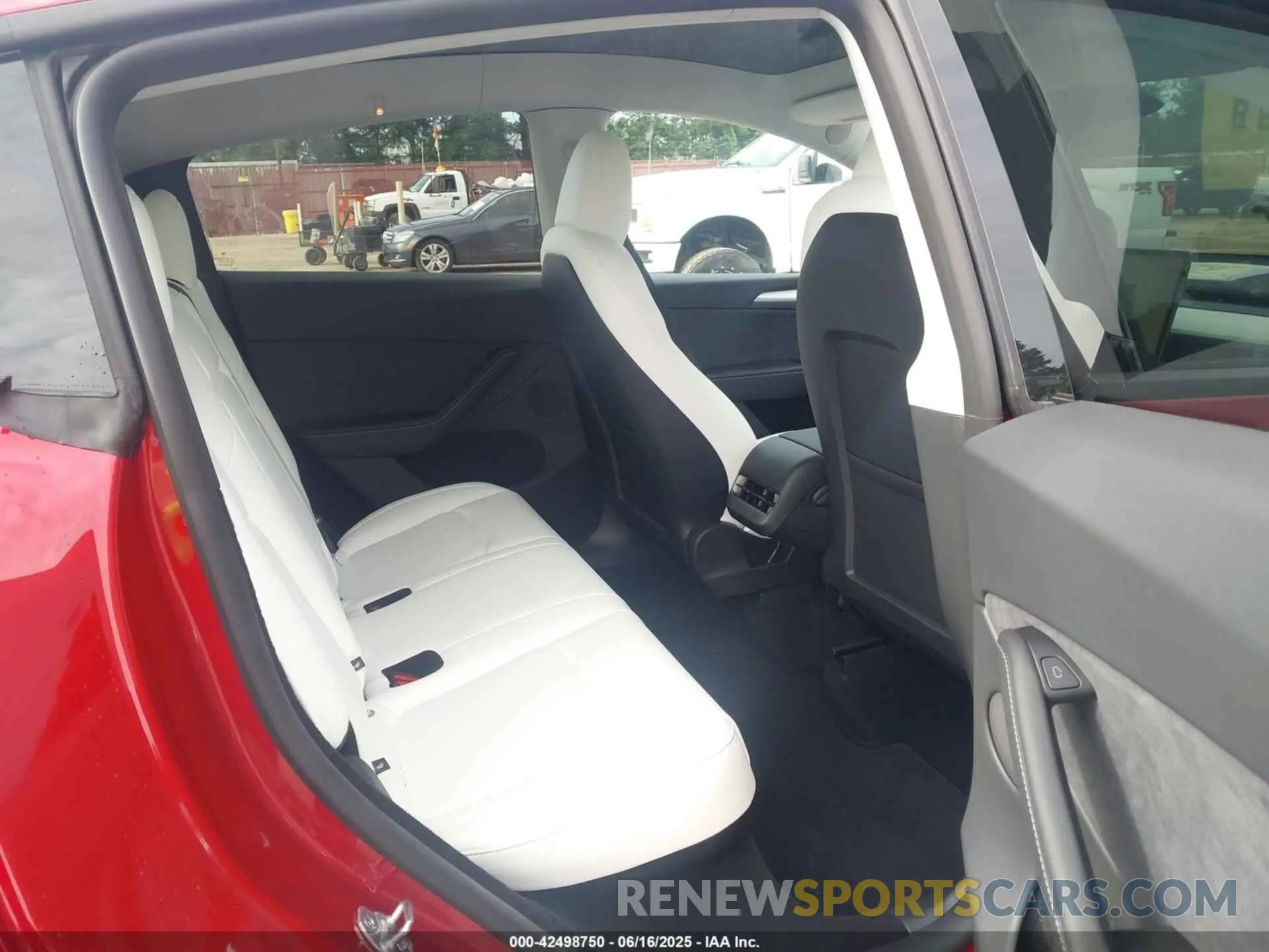 8 Photograph of a damaged car 7SAYGDED0SA356020 TESLA MODEL Y 2025