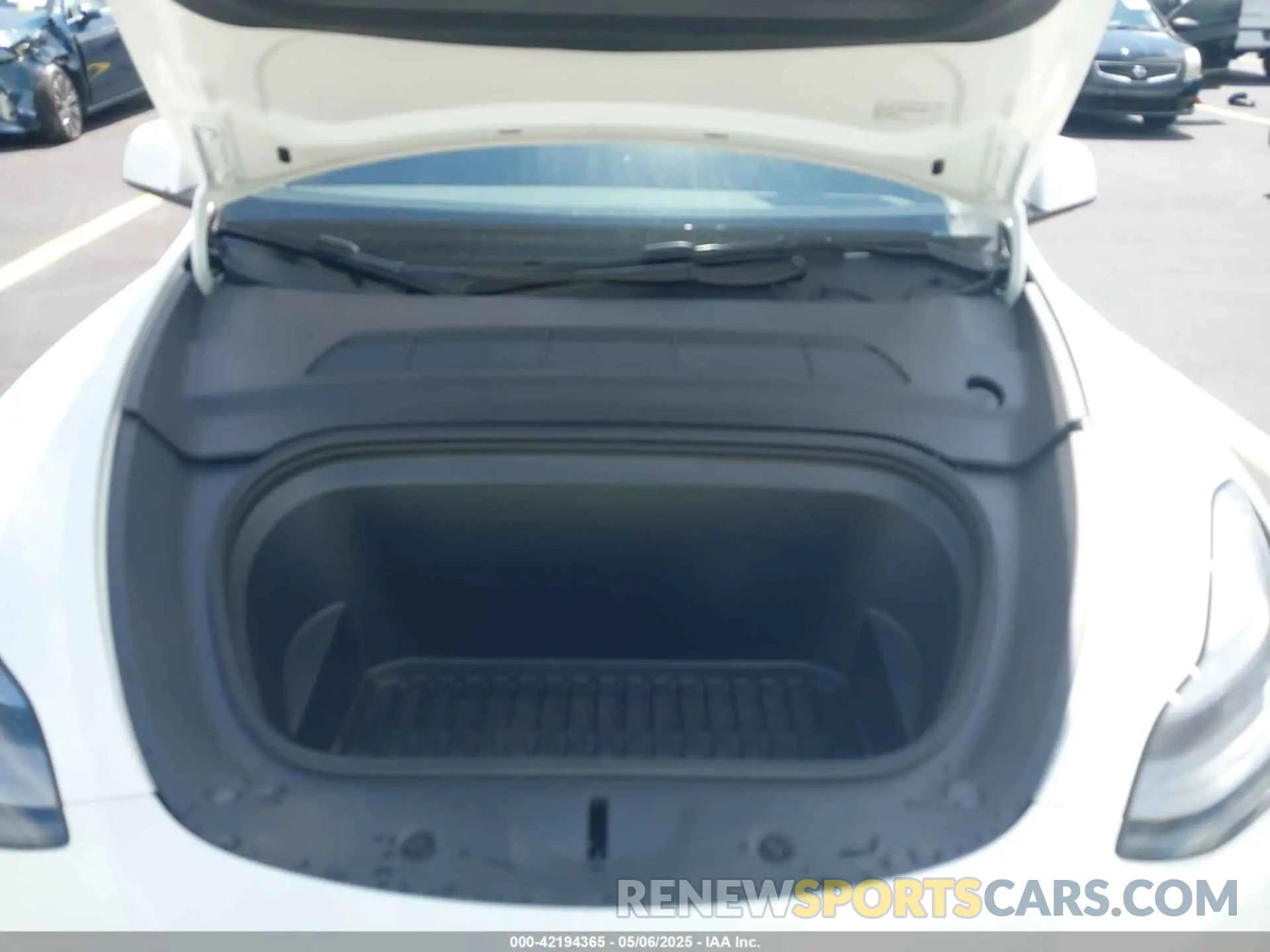 10 Photograph of a damaged car 7SAYGDED0SA357958 TESLA MODEL Y 2025