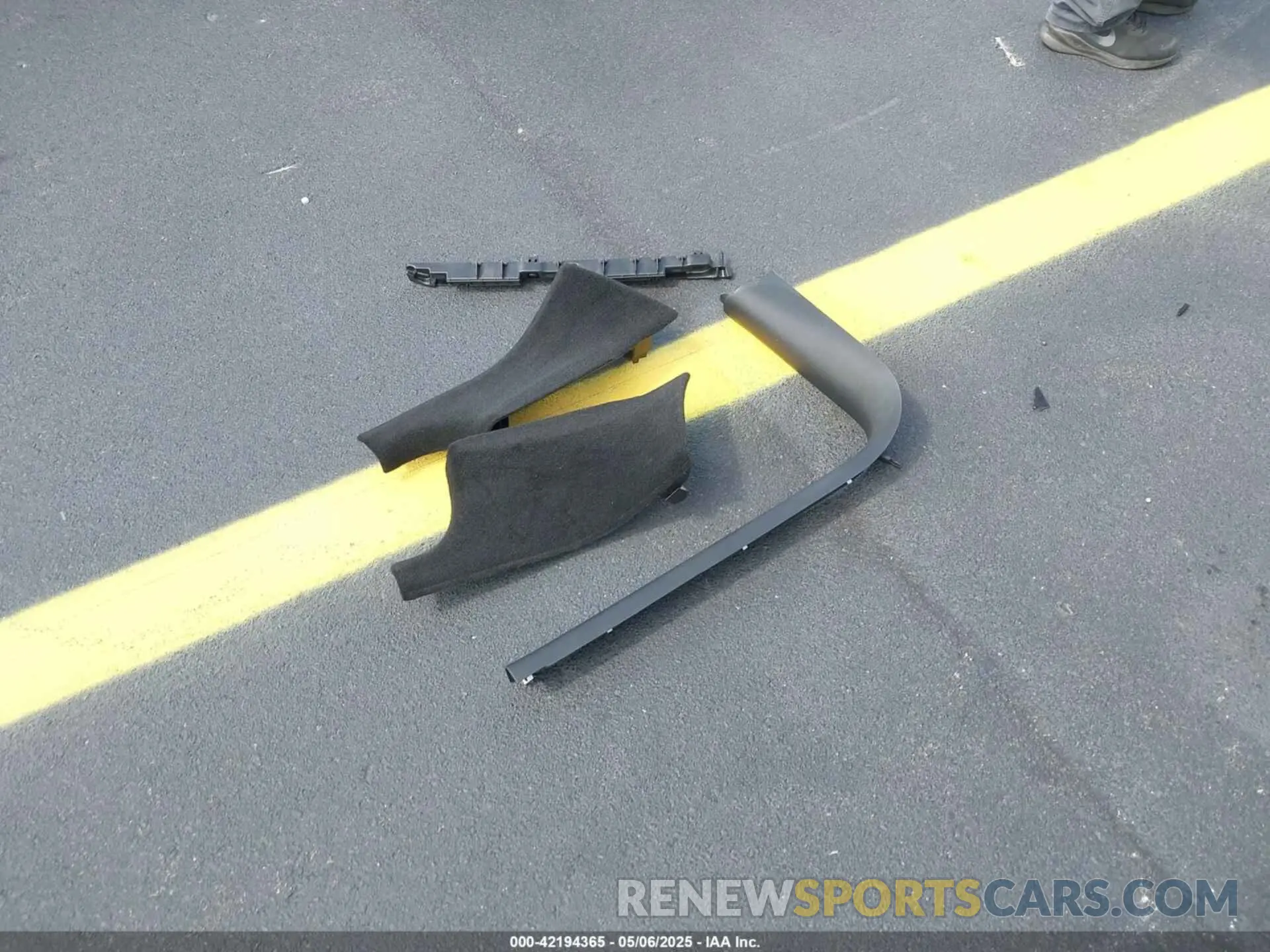 11 Photograph of a damaged car 7SAYGDED0SA357958 TESLA MODEL Y 2025
