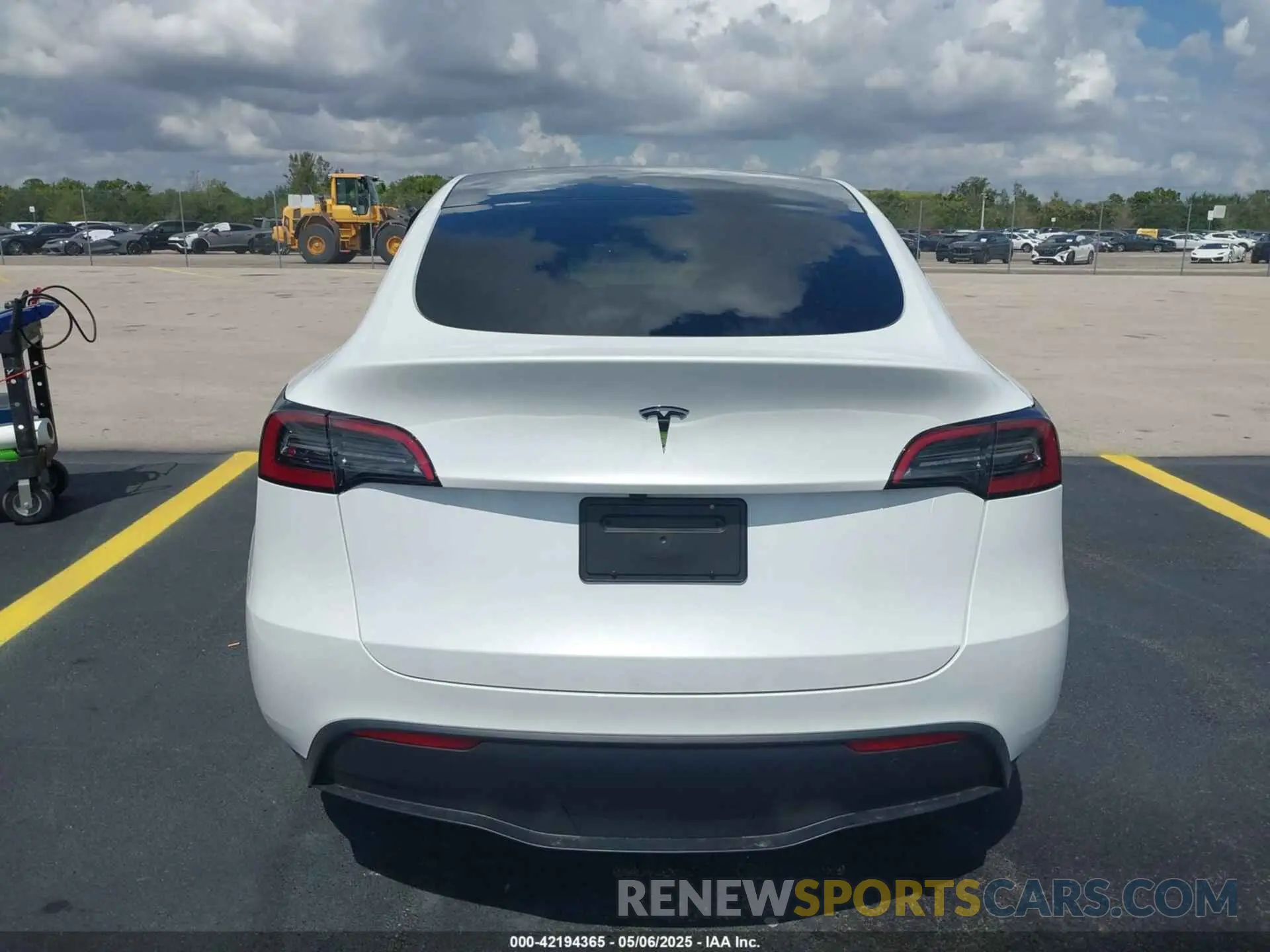 16 Photograph of a damaged car 7SAYGDED0SA357958 TESLA MODEL Y 2025