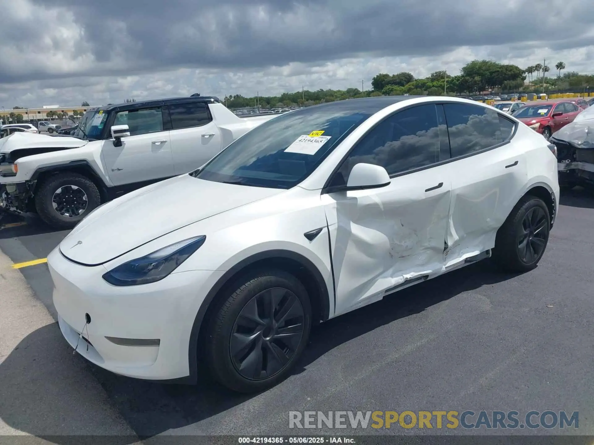 2 Photograph of a damaged car 7SAYGDED0SA357958 TESLA MODEL Y 2025