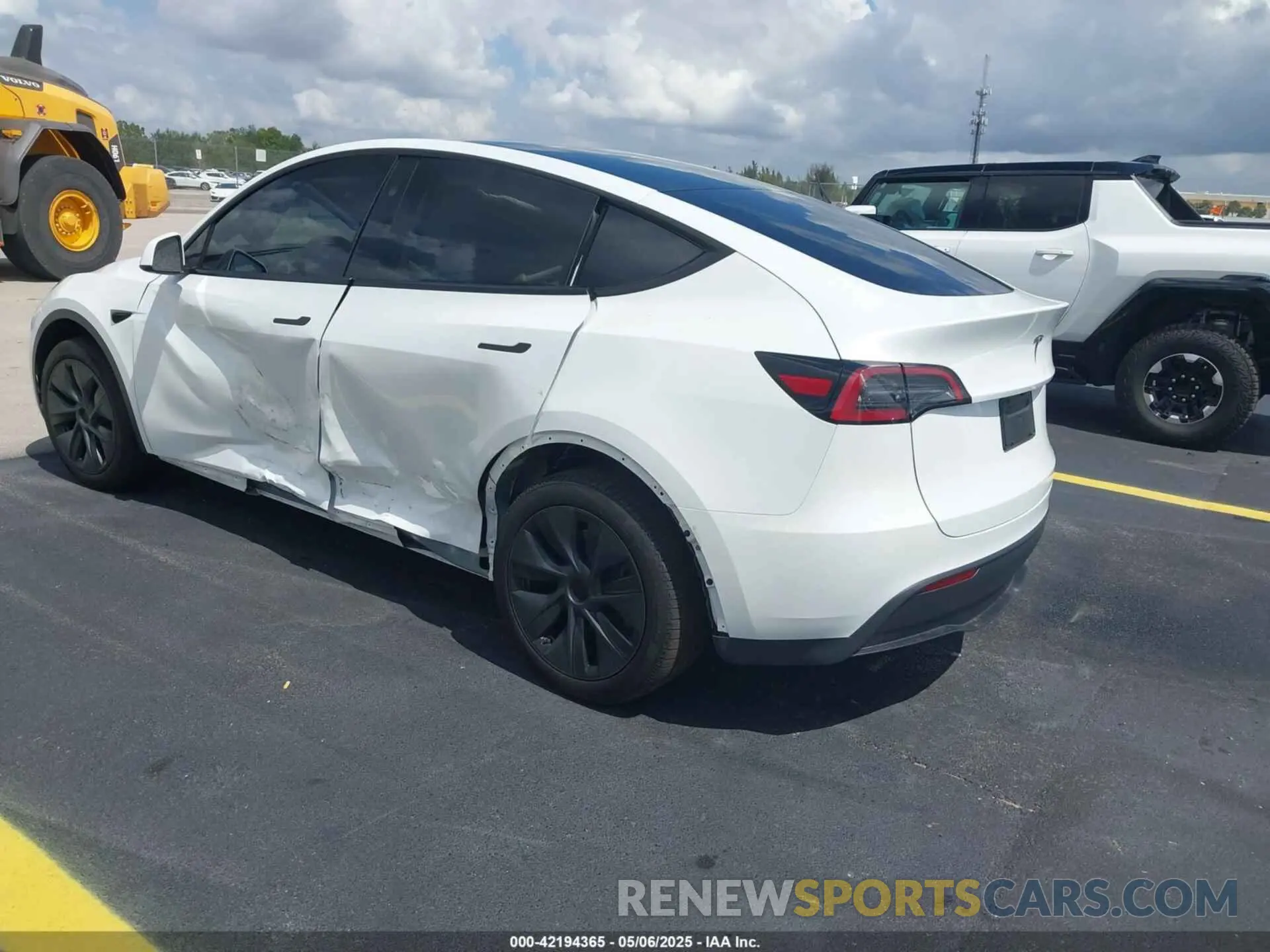 3 Photograph of a damaged car 7SAYGDED0SA357958 TESLA MODEL Y 2025