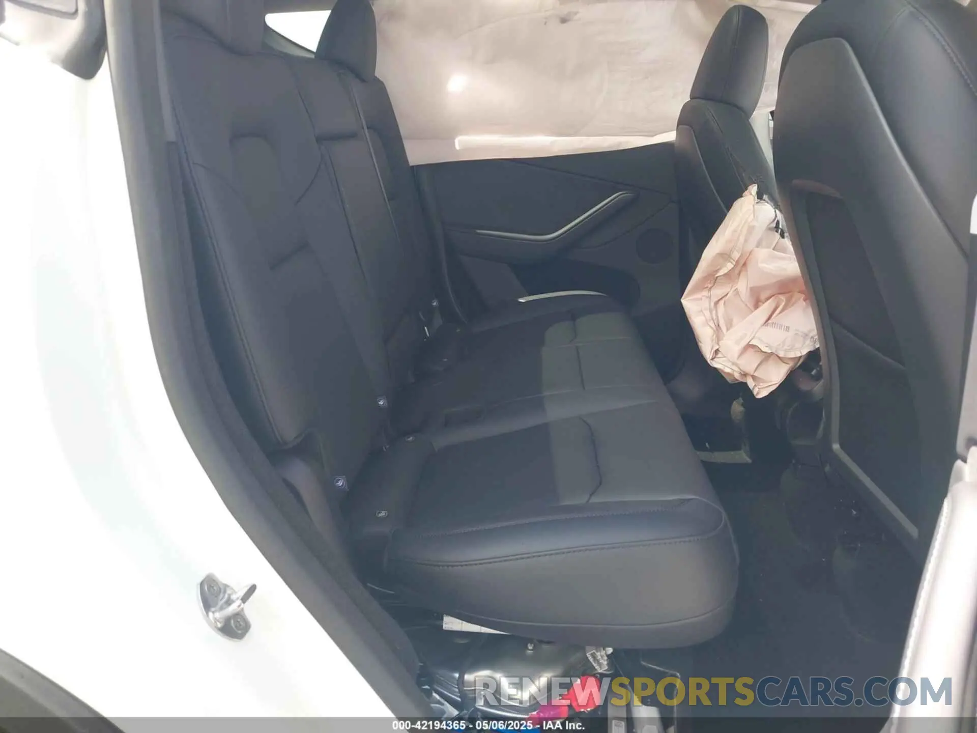 8 Photograph of a damaged car 7SAYGDED0SA357958 TESLA MODEL Y 2025