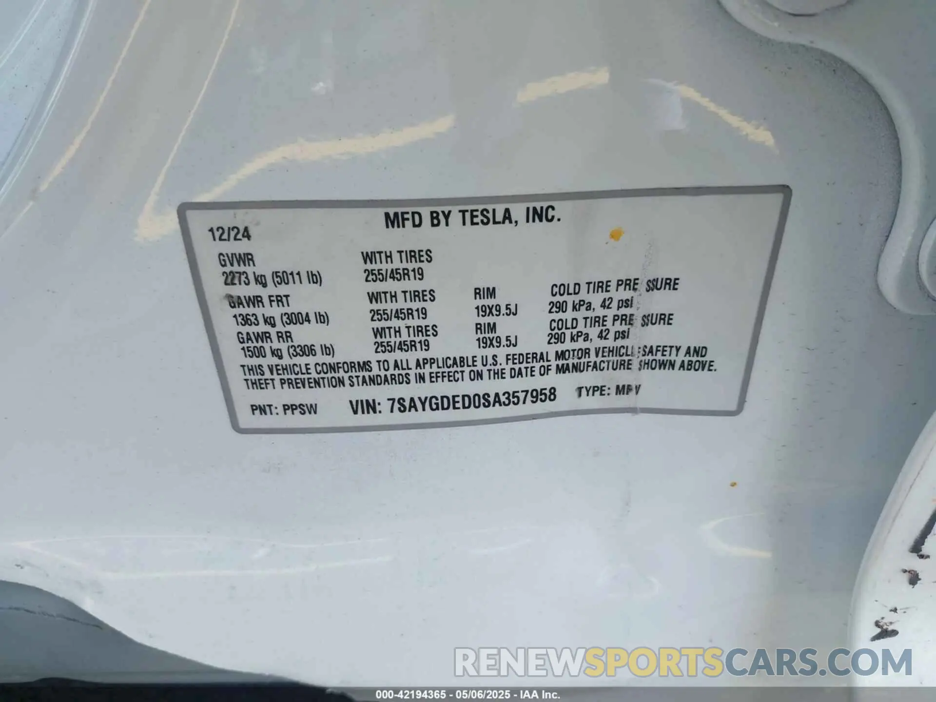 9 Photograph of a damaged car 7SAYGDED0SA357958 TESLA MODEL Y 2025