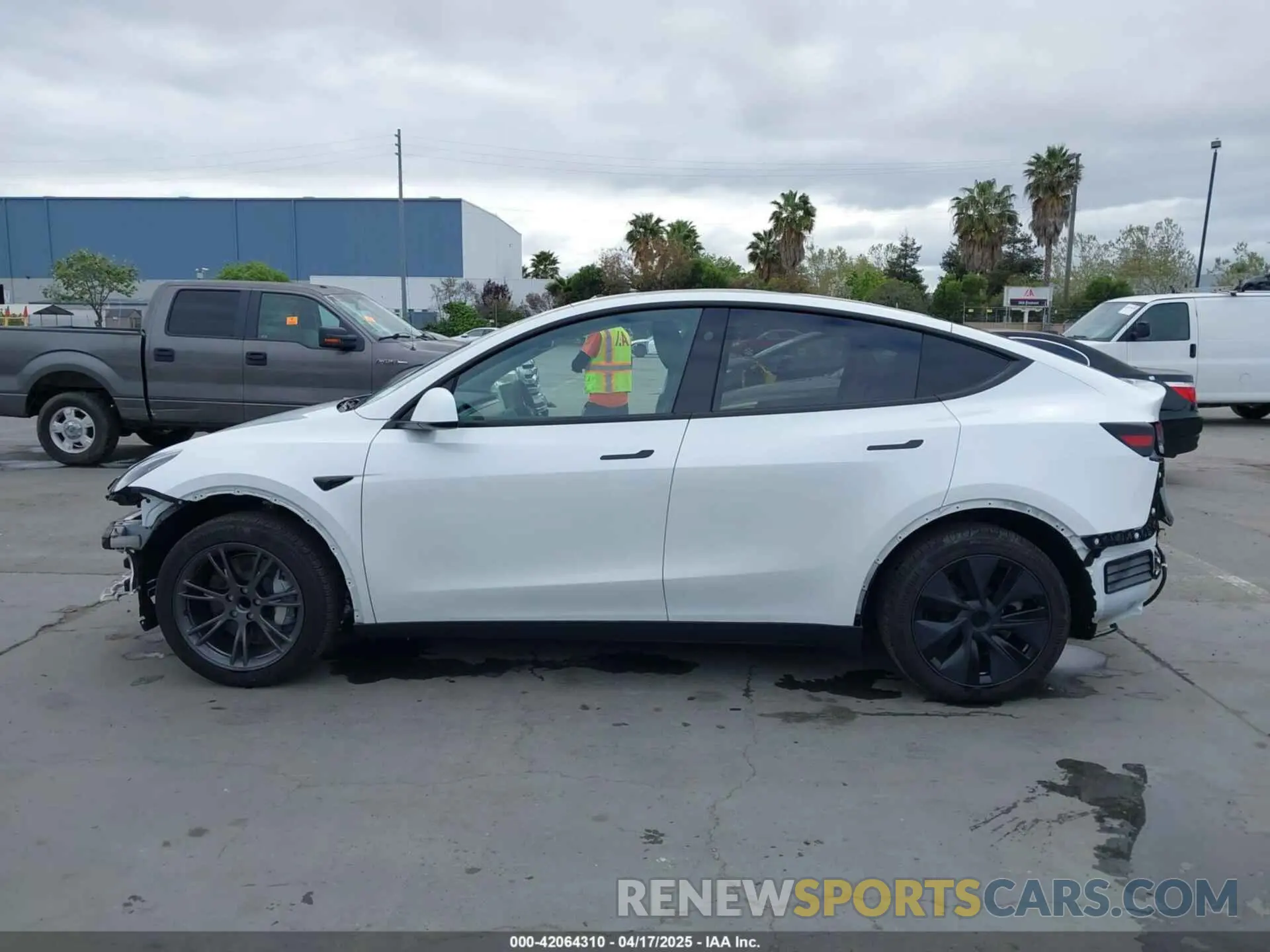 15 Photograph of a damaged car 7SAYGDED0SF281614 TESLA MODEL Y 2025