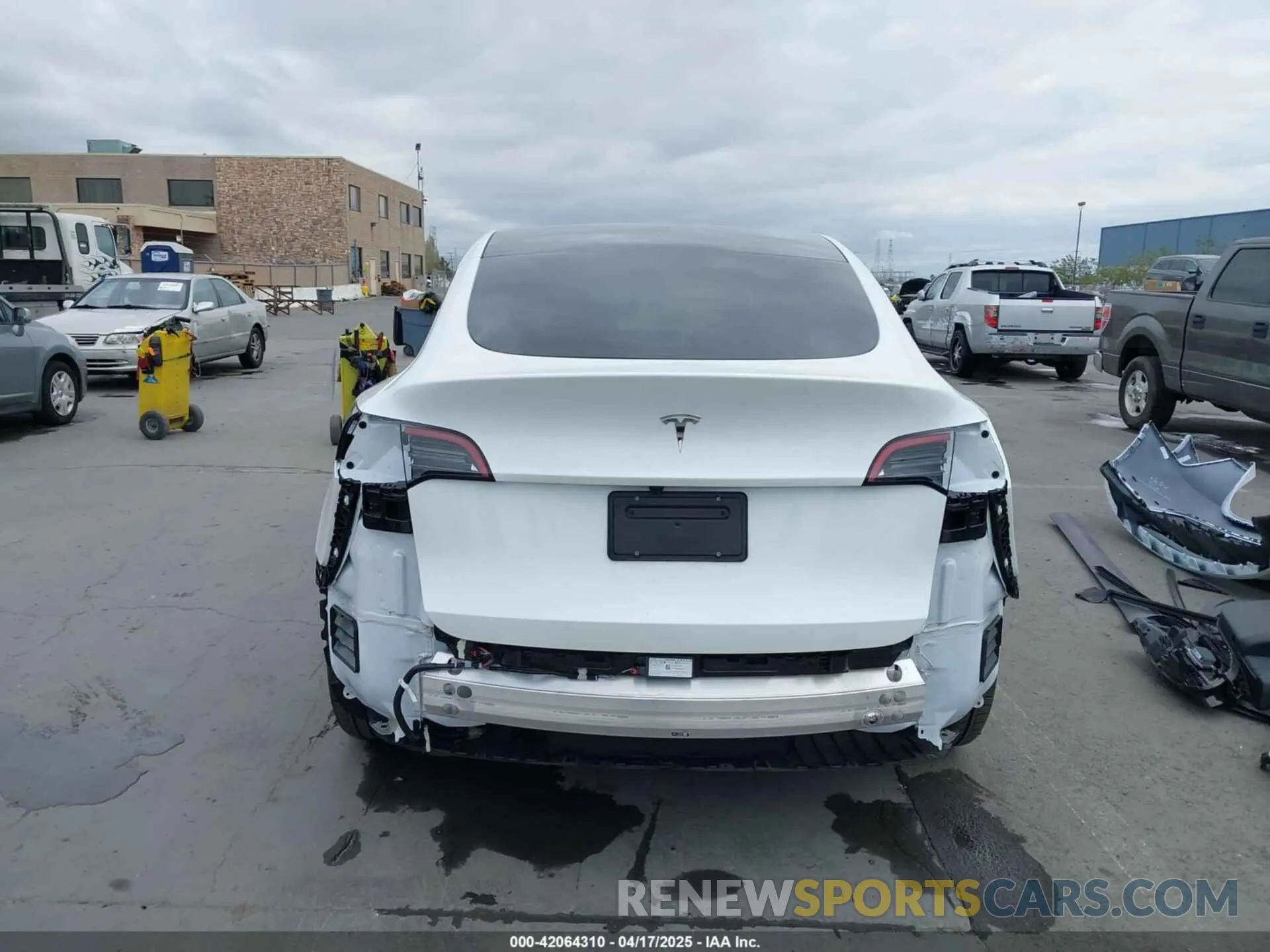 17 Photograph of a damaged car 7SAYGDED0SF281614 TESLA MODEL Y 2025