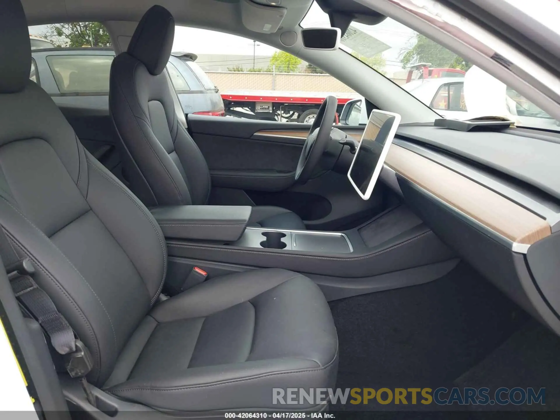 5 Photograph of a damaged car 7SAYGDED0SF281614 TESLA MODEL Y 2025