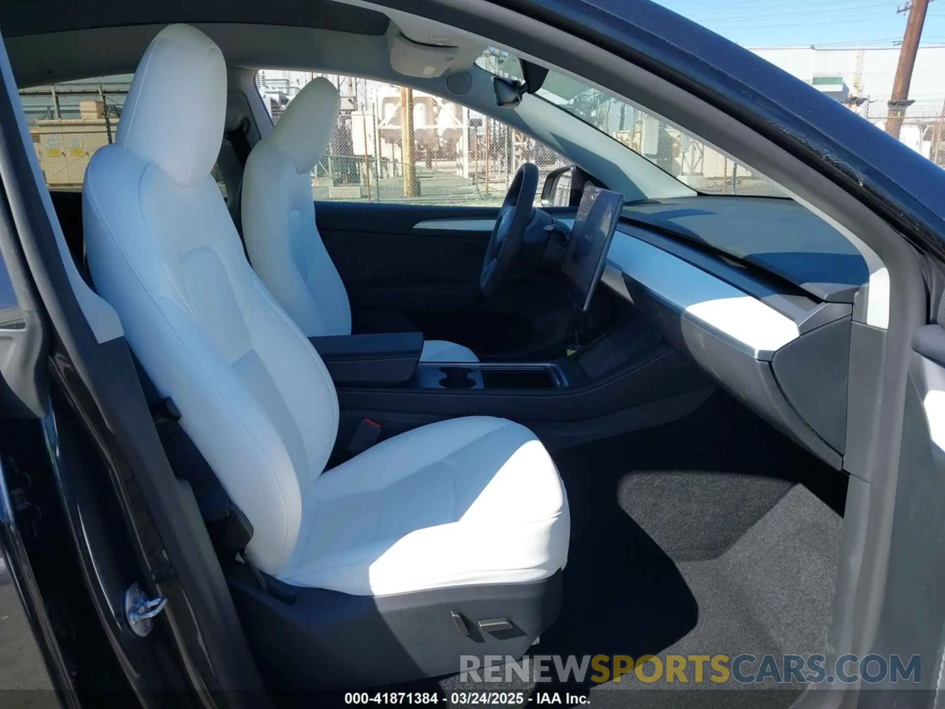 5 Photograph of a damaged car 7SAYGDED0SF314885 TESLA MODEL Y 2025