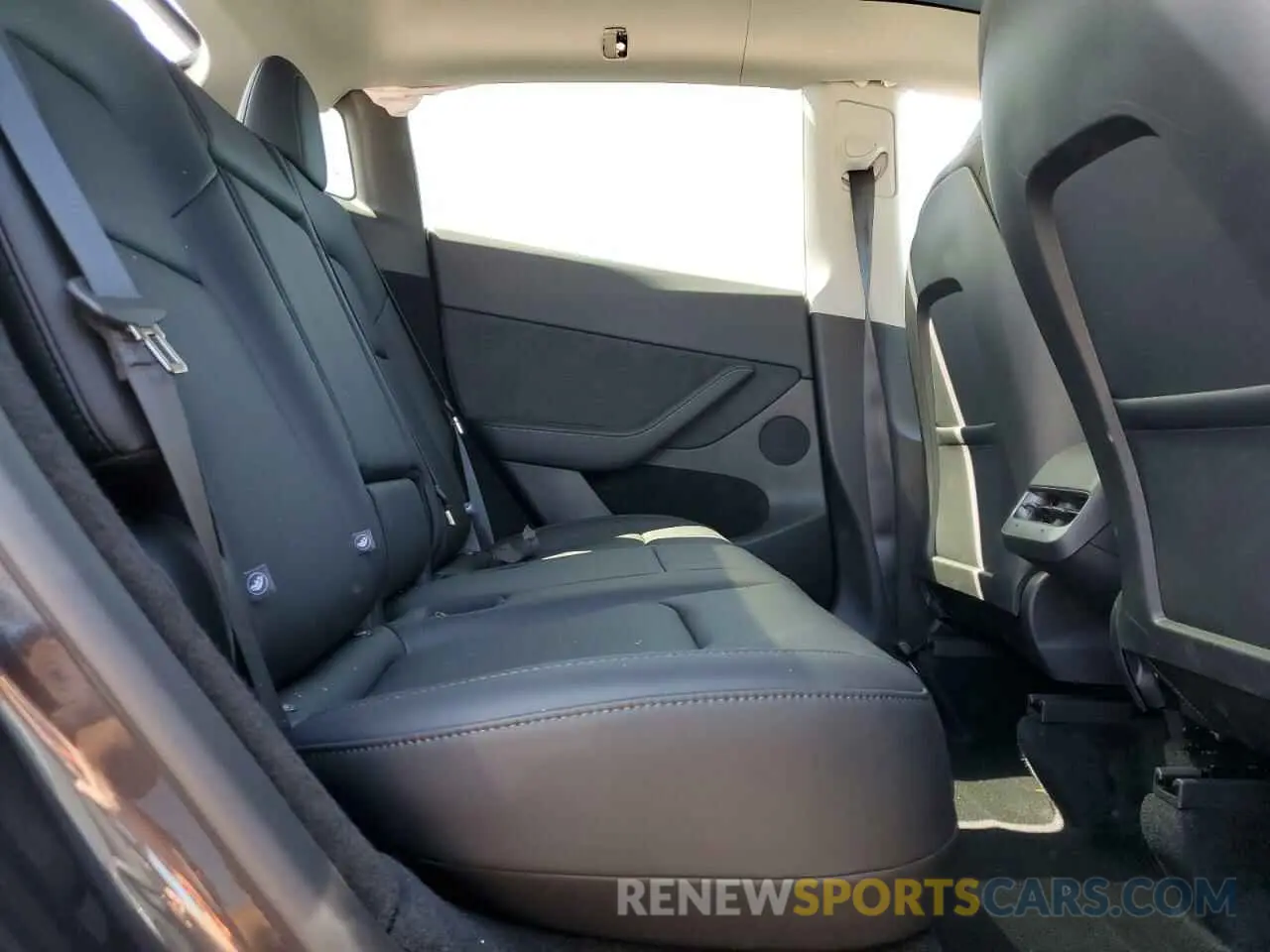 10 Photograph of a damaged car 7SAYGDED0SF317270 TESLA MODEL Y 2025