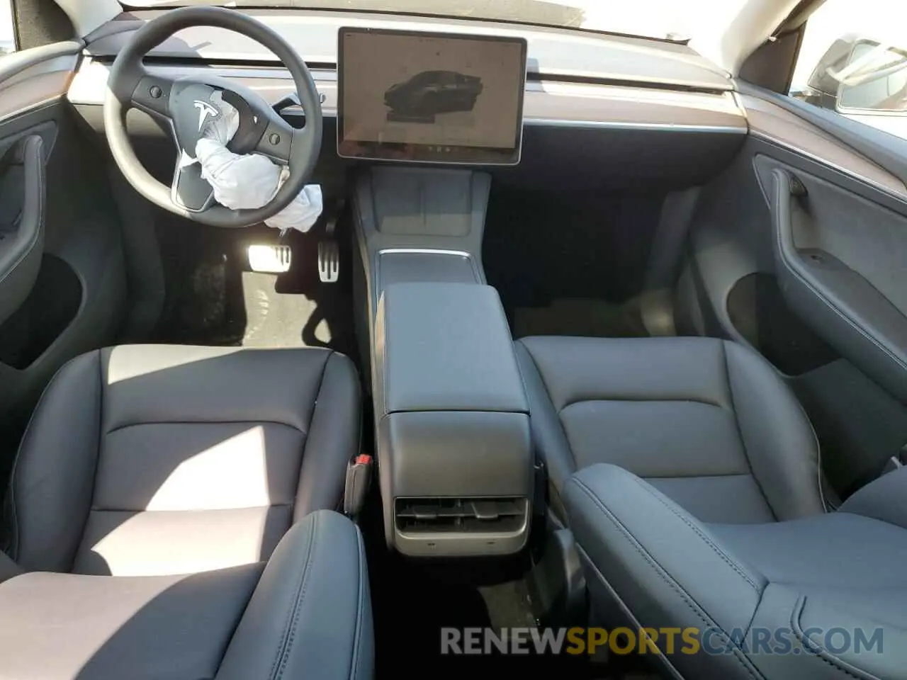 8 Photograph of a damaged car 7SAYGDED0SF317270 TESLA MODEL Y 2025