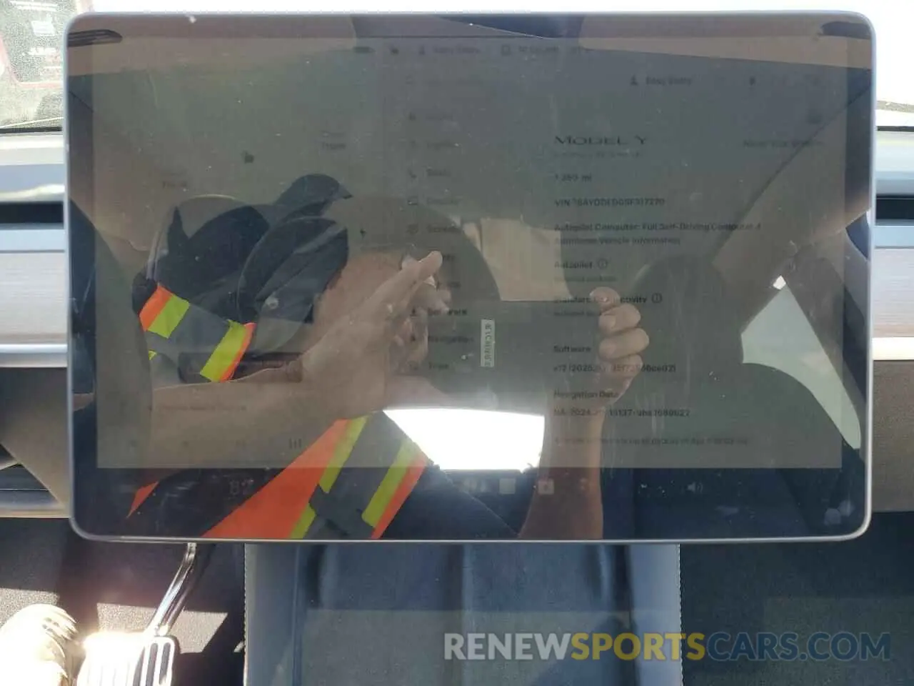 9 Photograph of a damaged car 7SAYGDED0SF317270 TESLA MODEL Y 2025