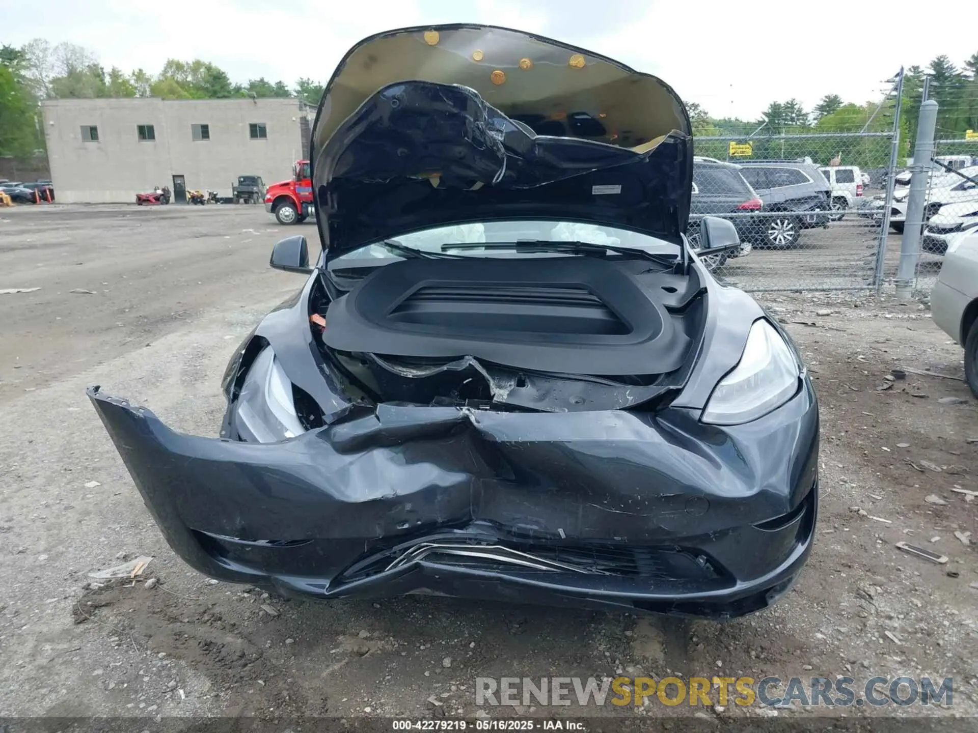 11 Photograph of a damaged car 7SAYGDED0SF320508 TESLA MODEL Y 2025