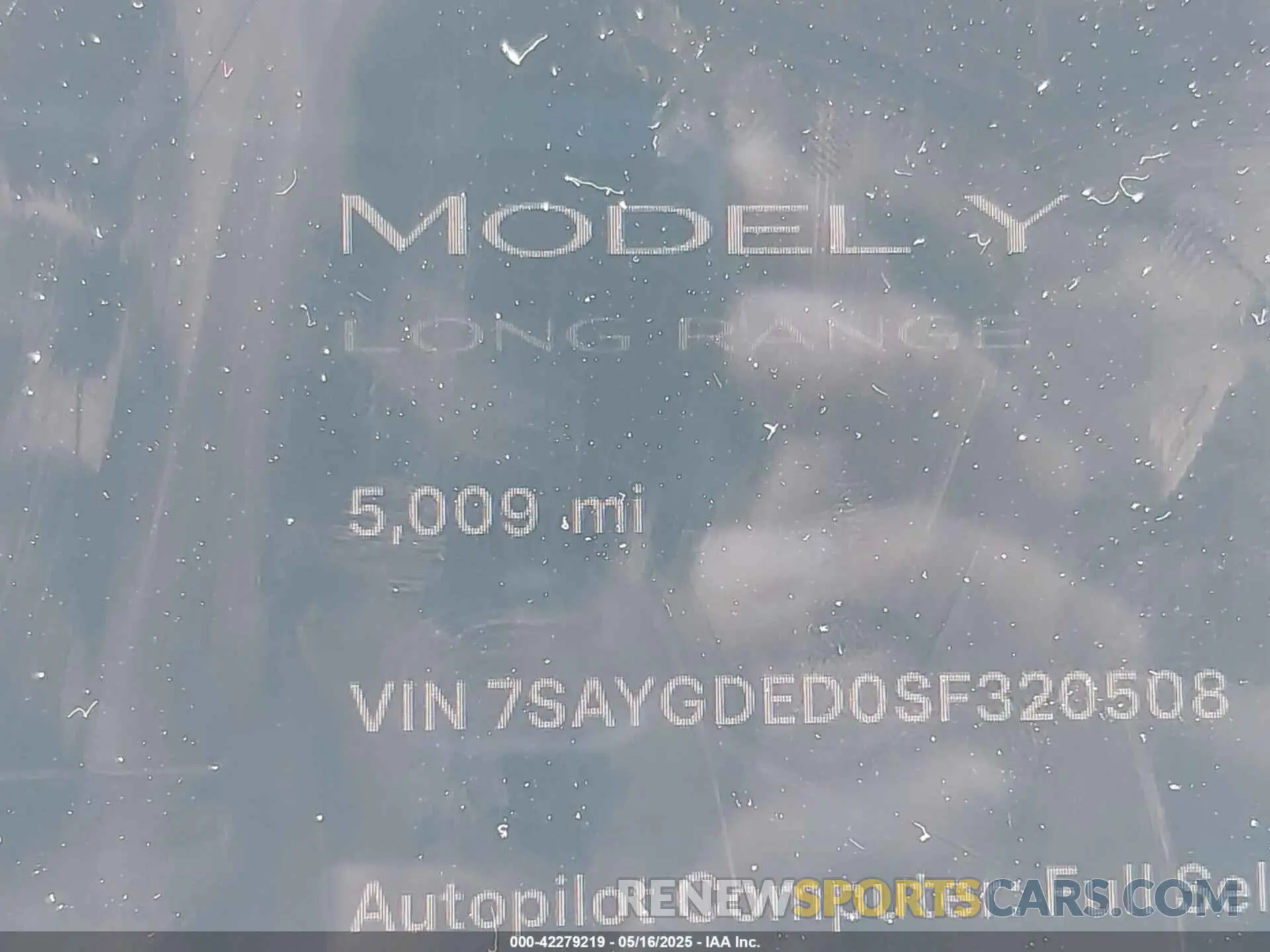 14 Photograph of a damaged car 7SAYGDED0SF320508 TESLA MODEL Y 2025