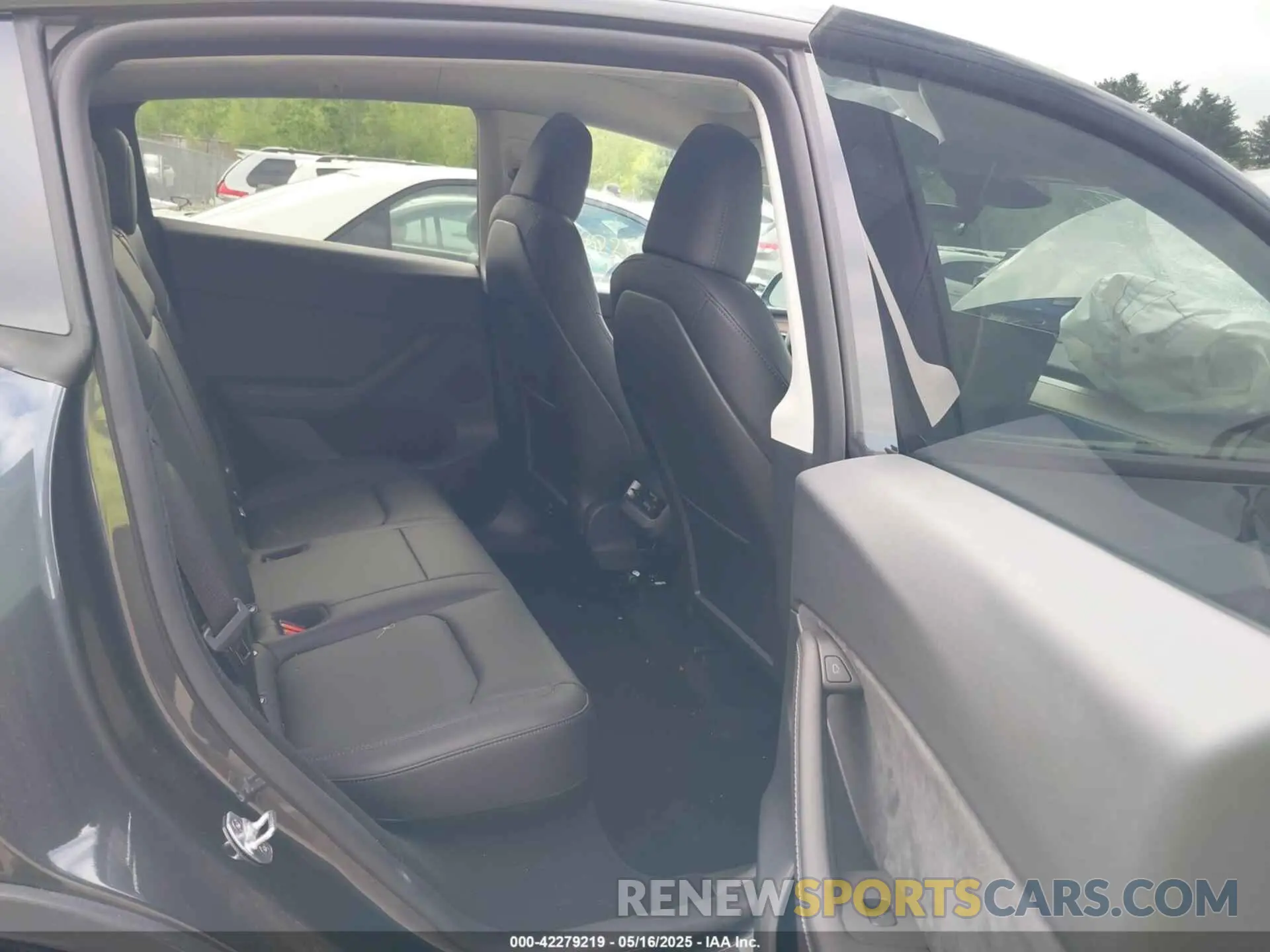 8 Photograph of a damaged car 7SAYGDED0SF320508 TESLA MODEL Y 2025