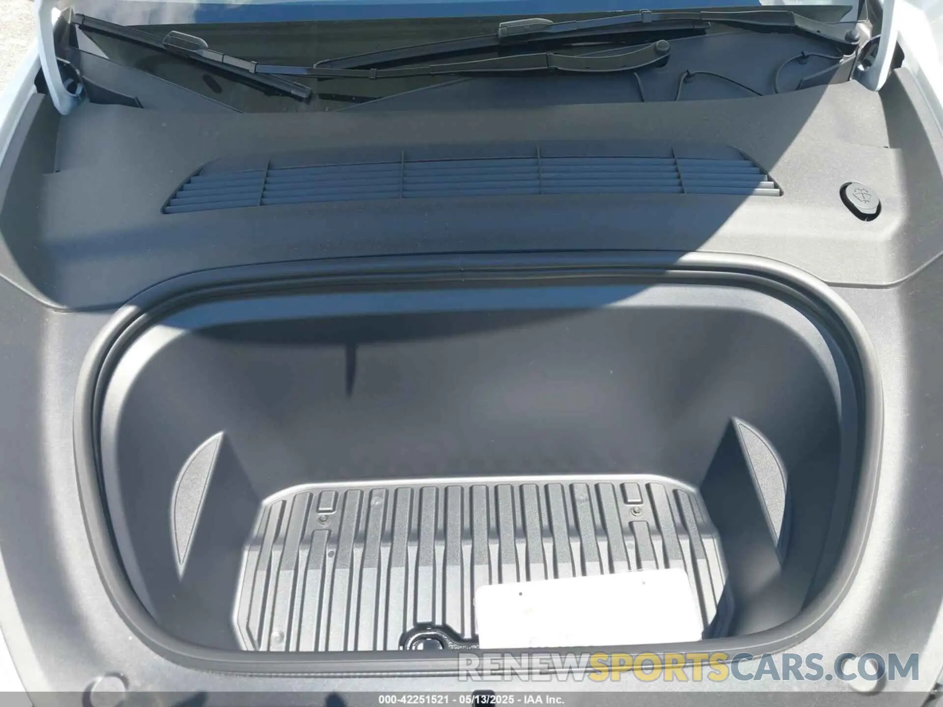 10 Photograph of a damaged car 7SAYGDED1SA348492 TESLA MODEL Y 2025