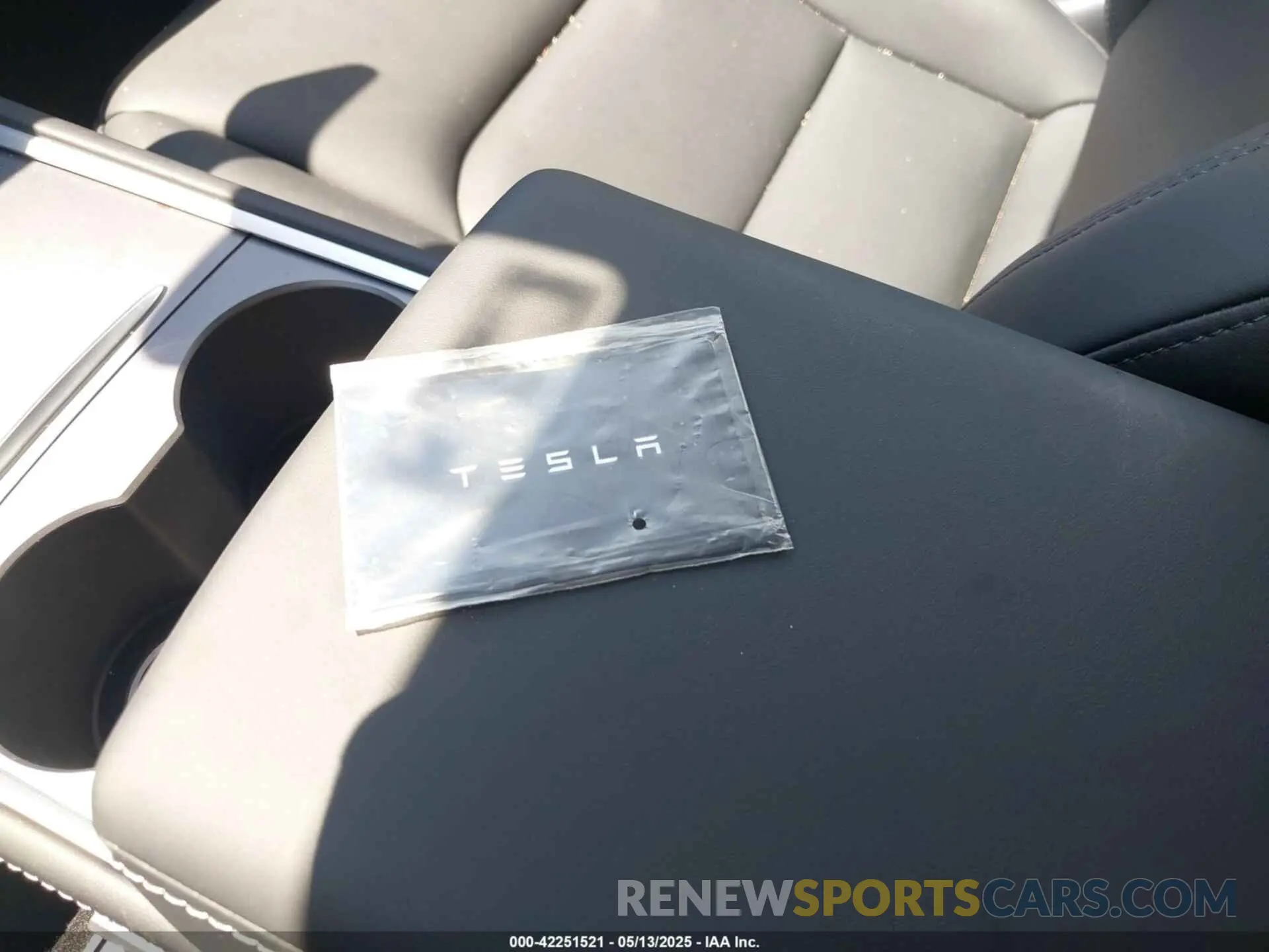 11 Photograph of a damaged car 7SAYGDED1SA348492 TESLA MODEL Y 2025