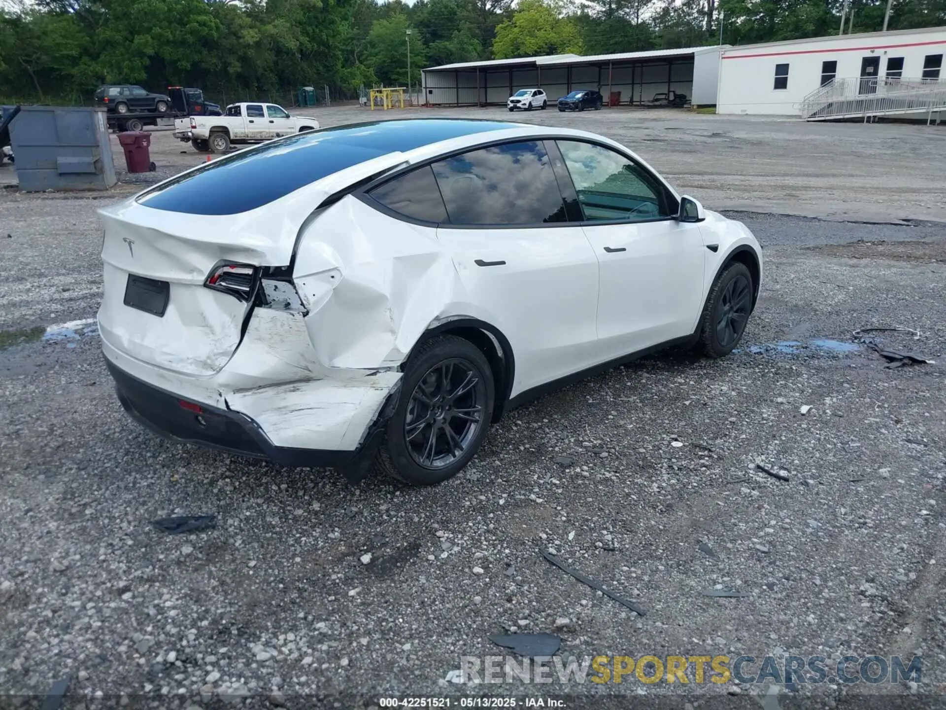 4 Photograph of a damaged car 7SAYGDED1SA348492 TESLA MODEL Y 2025